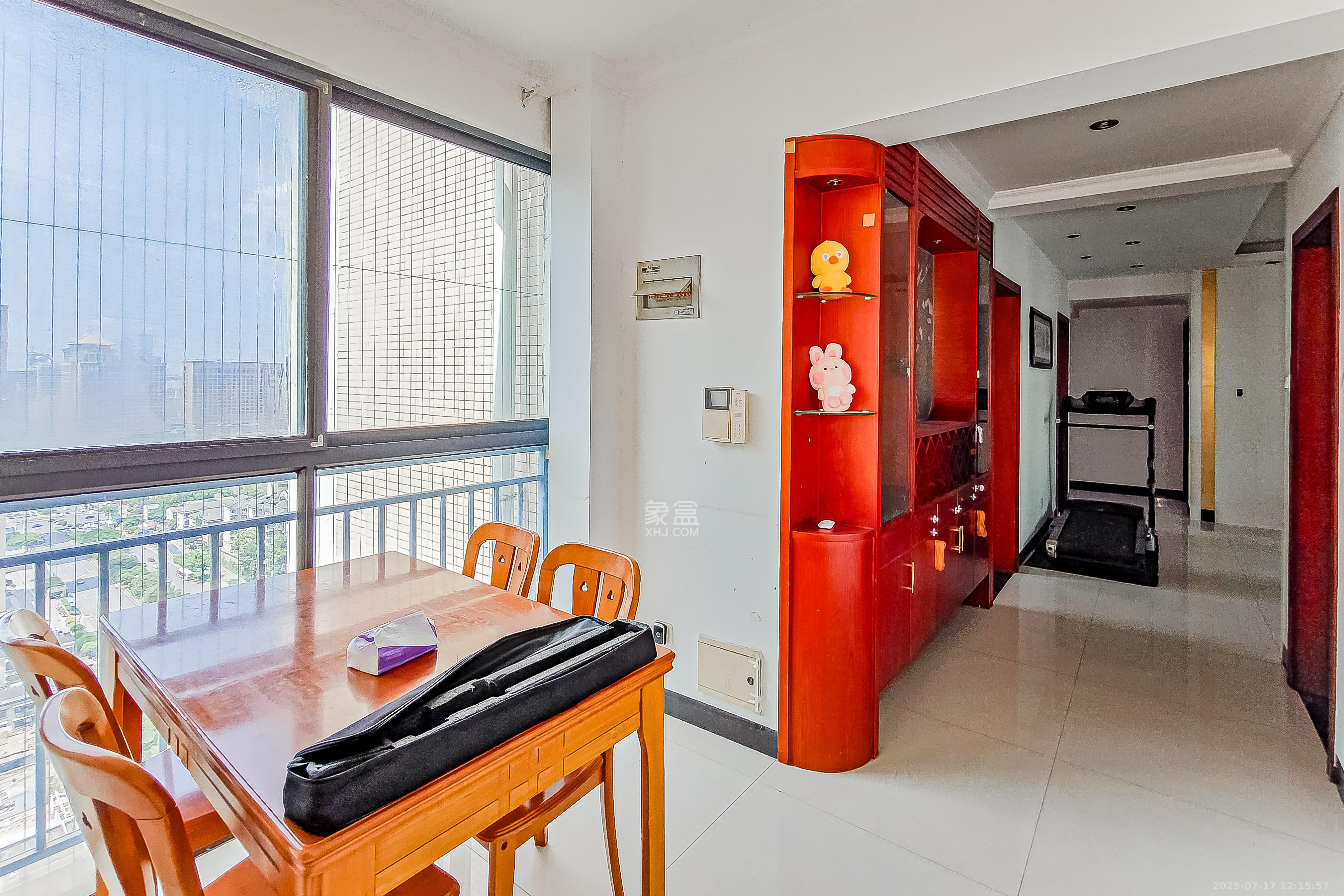 三万英尺 4室2厅2卫 148.0万 三万英尺 4室2厅2卫 148.0万客厅