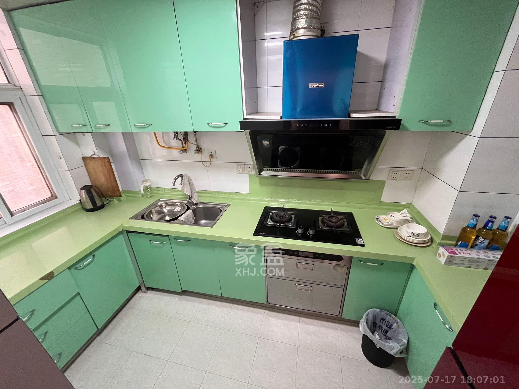 嘉盛华庭(一期、二期、三期) 3室1厅1卫 2400.0元/月 嘉盛华庭(一期、二期、三期) 3室1厅1卫 2400.0元/月室内图