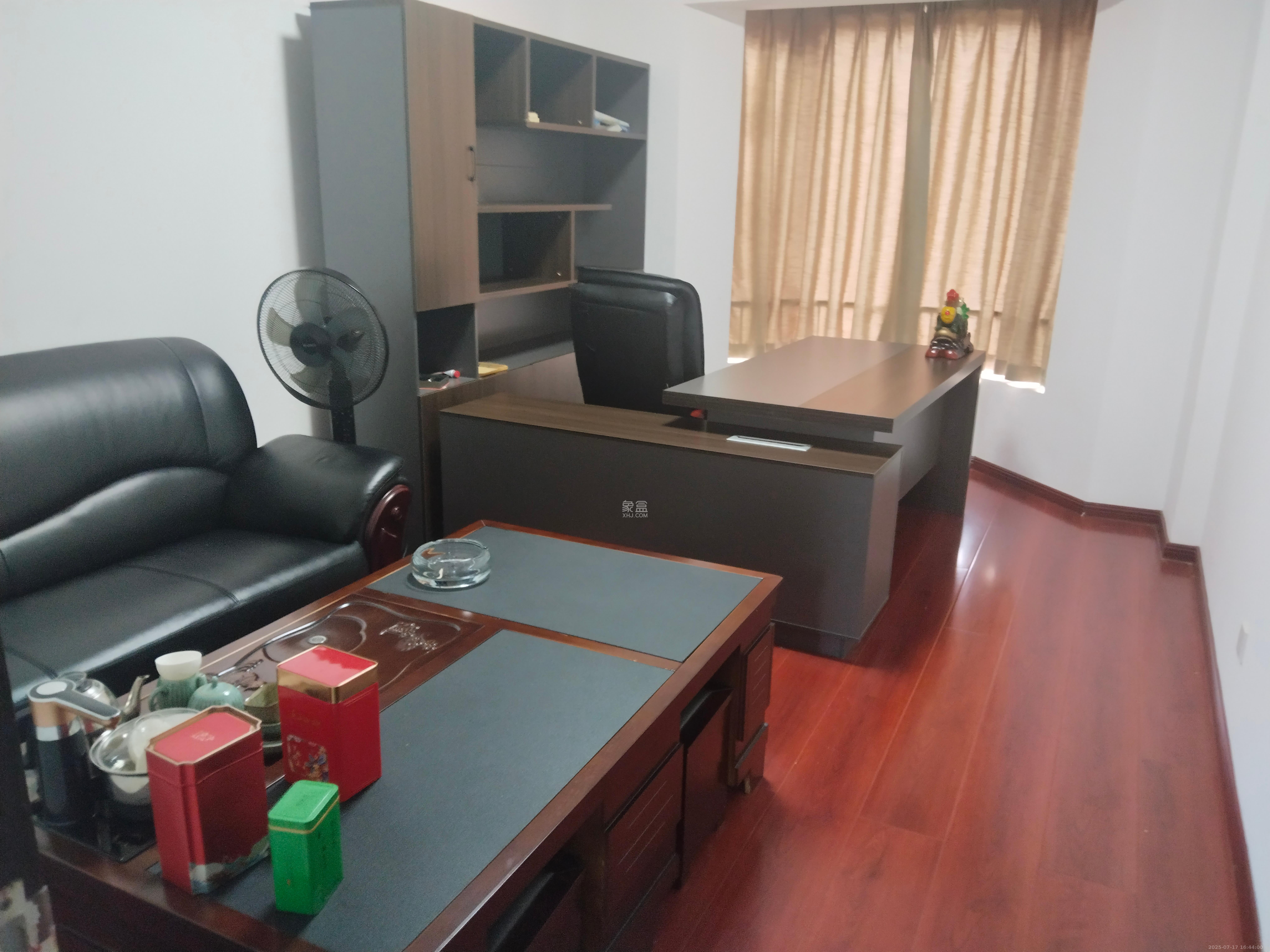 巴黎香榭 3室2厅2卫 5500.0元/月 巴黎香榭 3室2厅2卫 5500.0元/月室内图