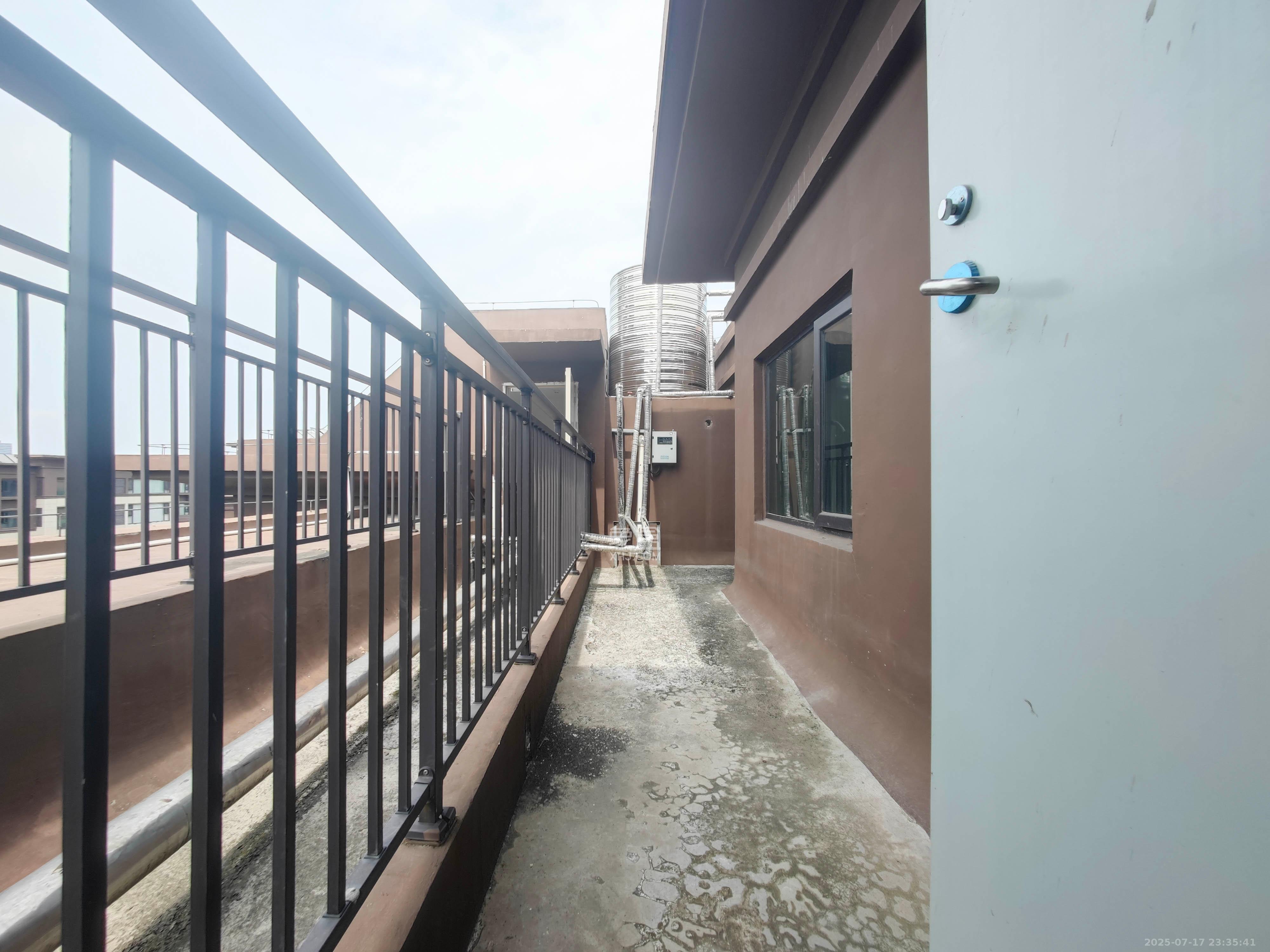 远洋红星天铂一期  5室2厅2卫    220.0万 远洋红星天铂一期  5室2厅2卫    220.0万阳台