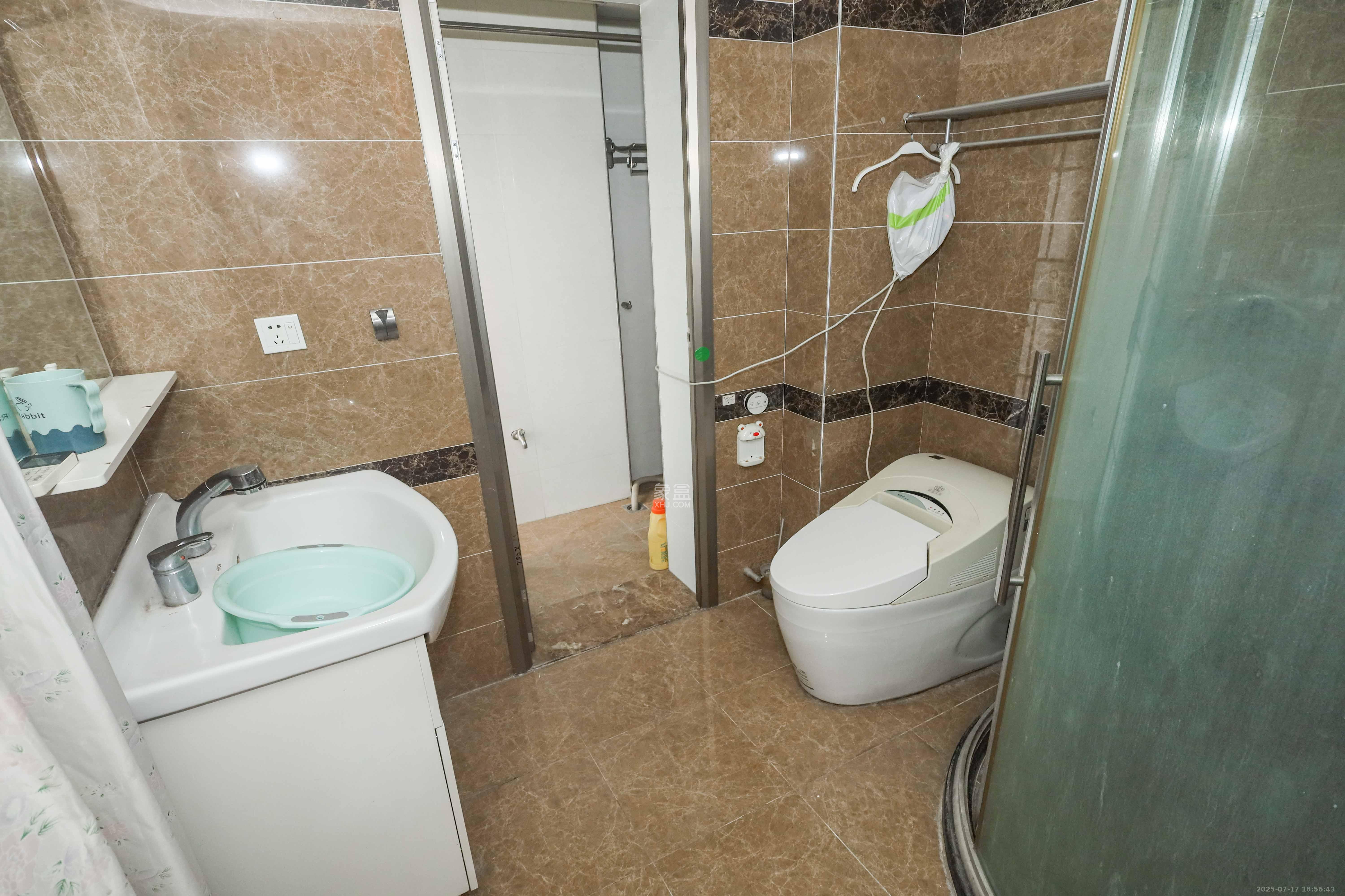 保利麓谷林语E区  4室2厅2卫    91.8万 保利麓谷林语E区  4室2厅2卫    91.8万卫生间