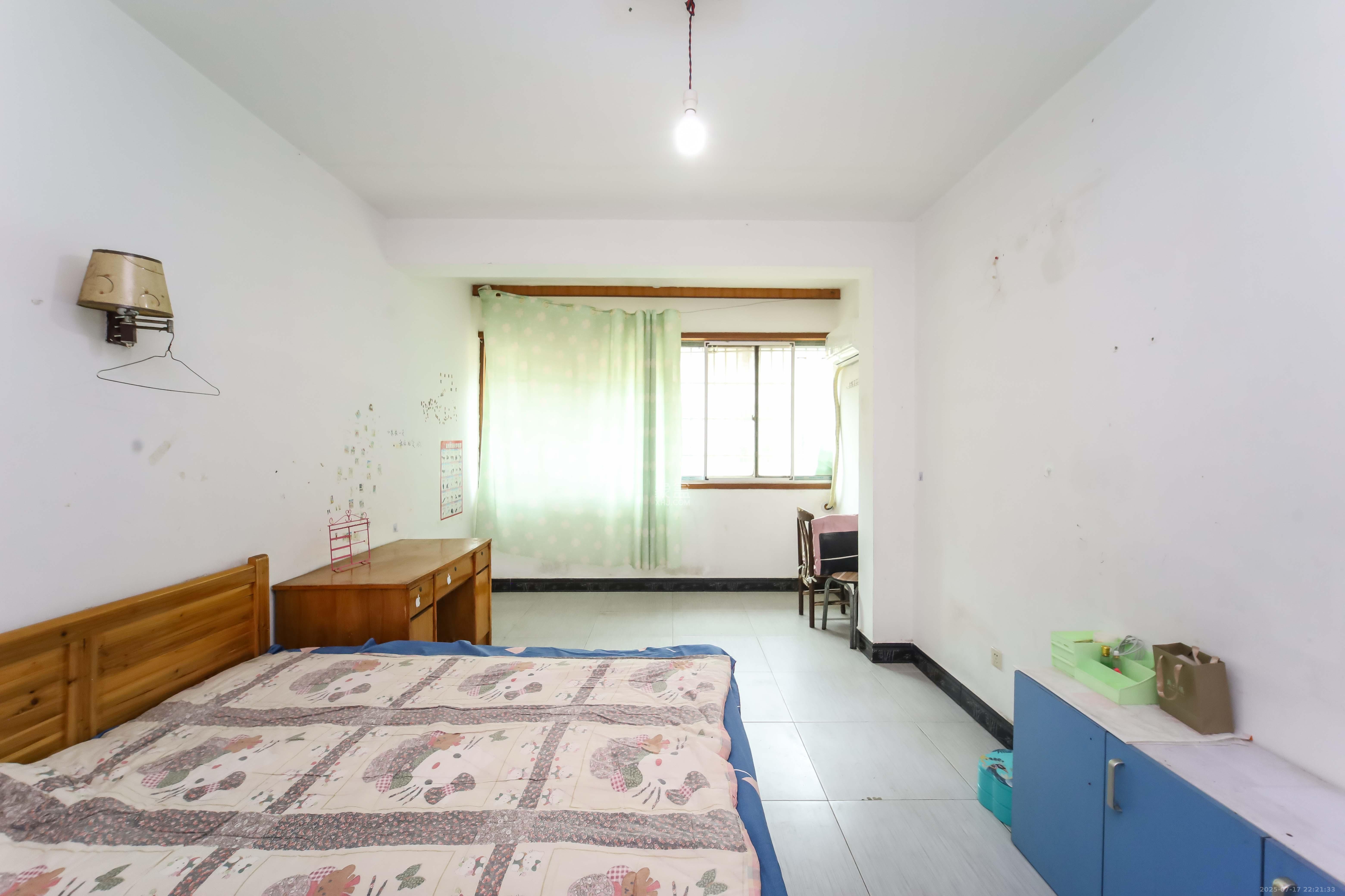 新合四村 2室1厅0卫 35.8万 新合四村 2室1厅0卫 35.8万卧室