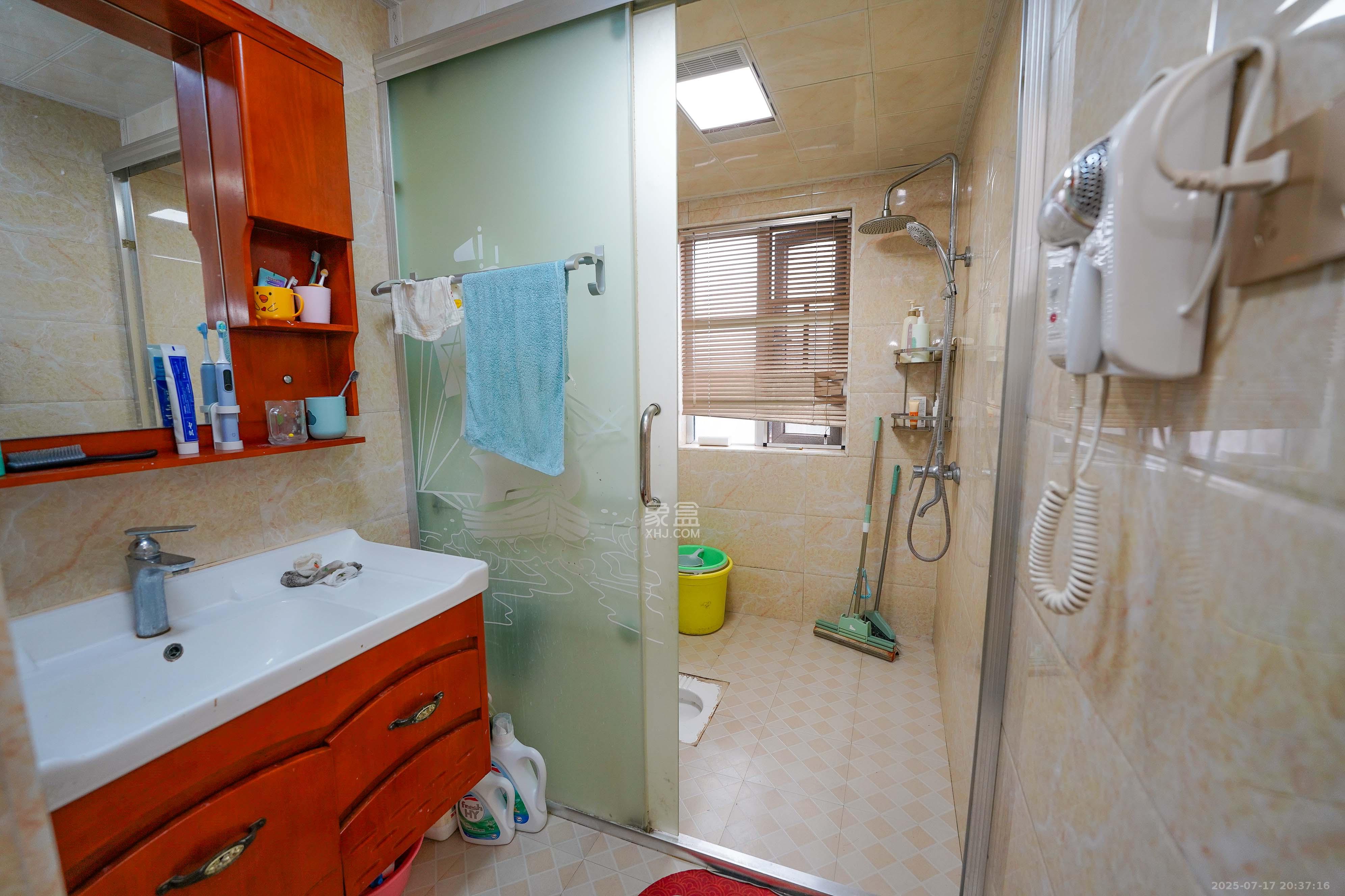 丽发新城 2室2厅1卫 43.8万 丽发新城 2室2厅1卫 43.8万卫生间