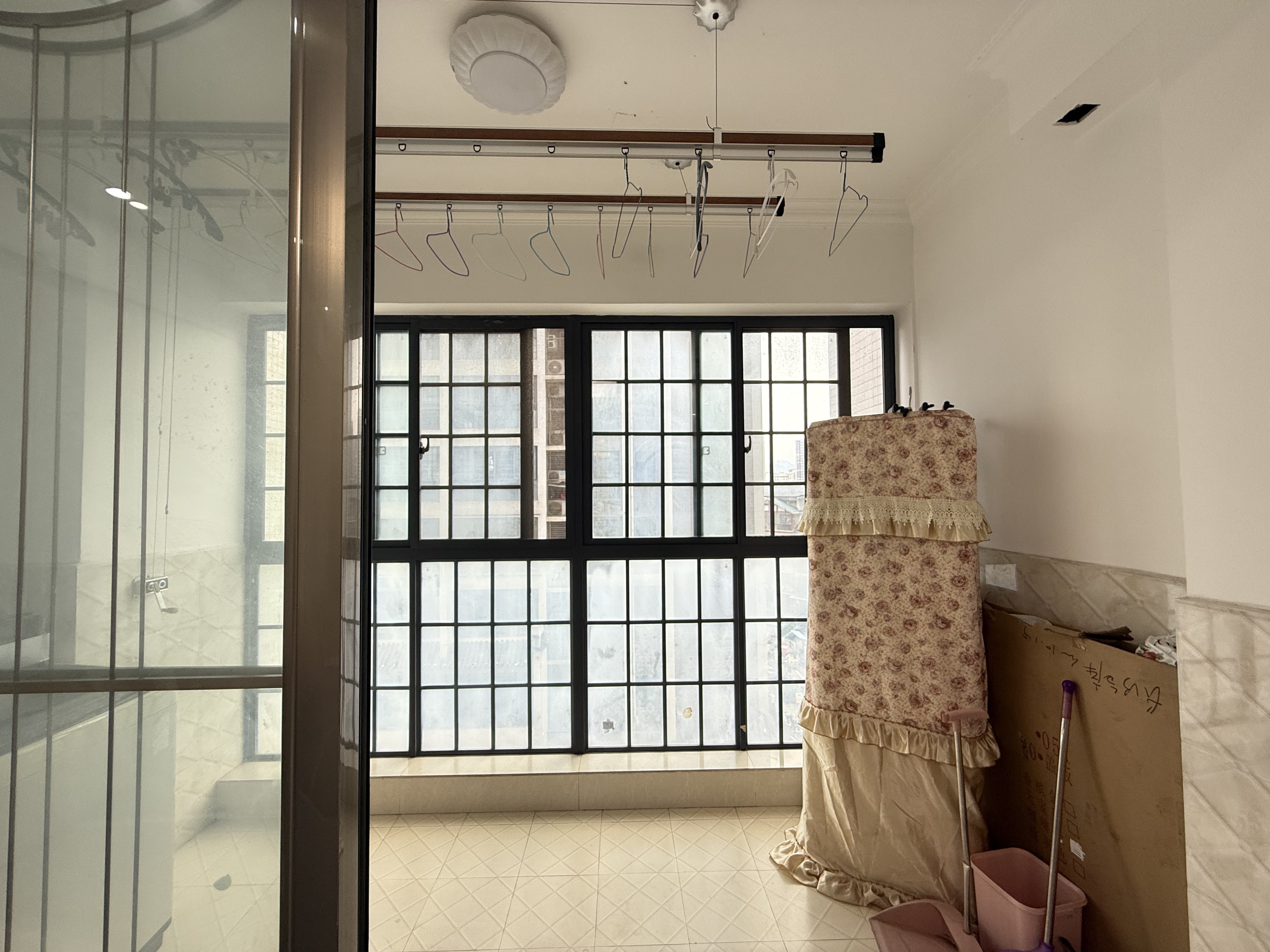 逸臣广场 2室2厅1卫 1500.0元/月 逸臣广场 2室2厅1卫 1500.0元/月室内图