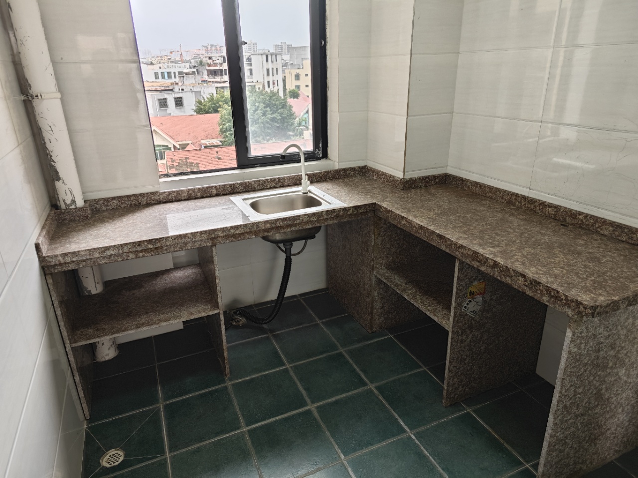 金茂滨江温泉花园 2室1厅1卫 69.0万 金茂滨江温泉花园 2室1厅1卫 69.0万室内图