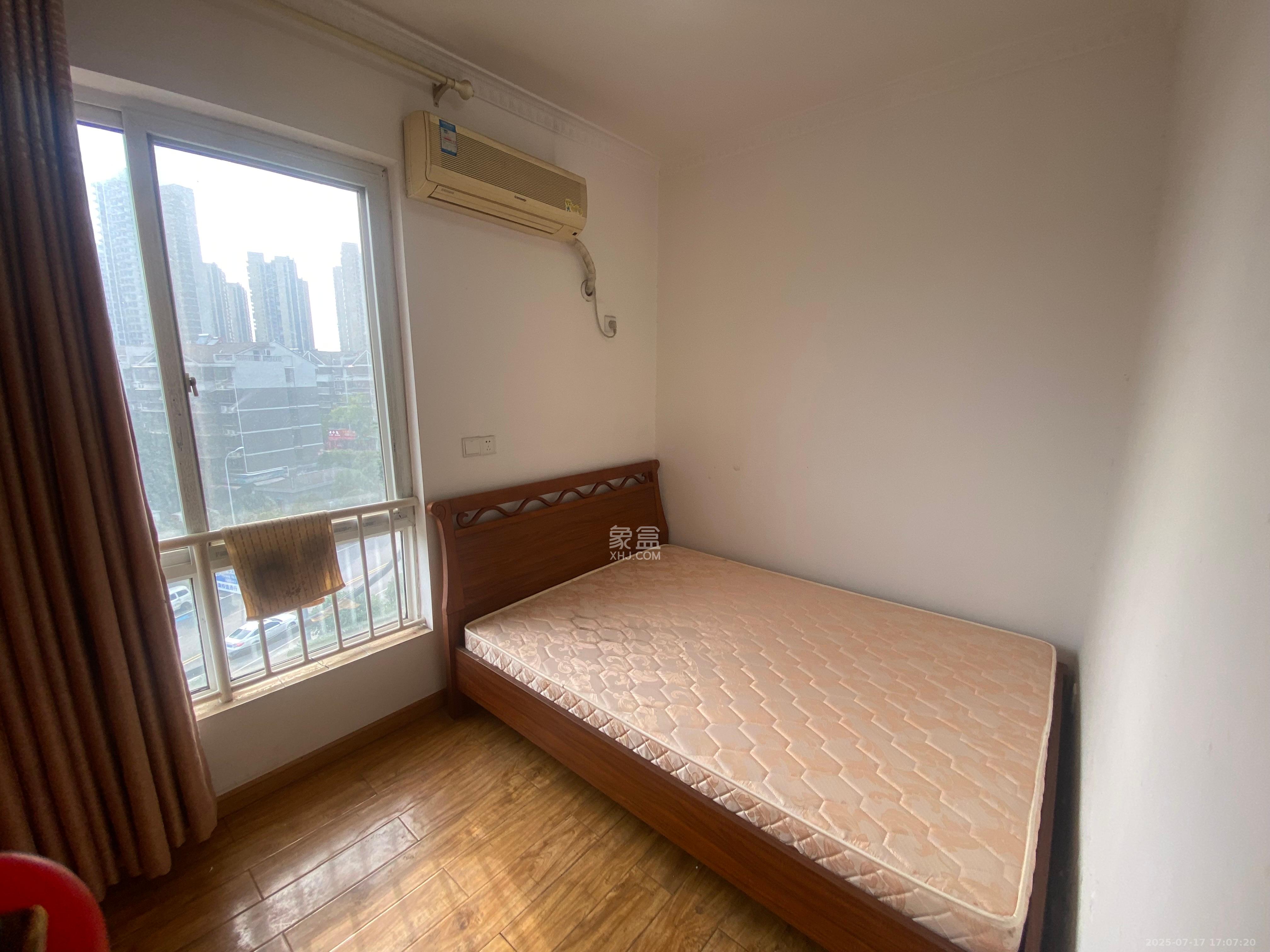 山语城一期  3室1厅1卫    1700.0元/月 山语城一期  3室1厅1卫    1700.0元/月室内图