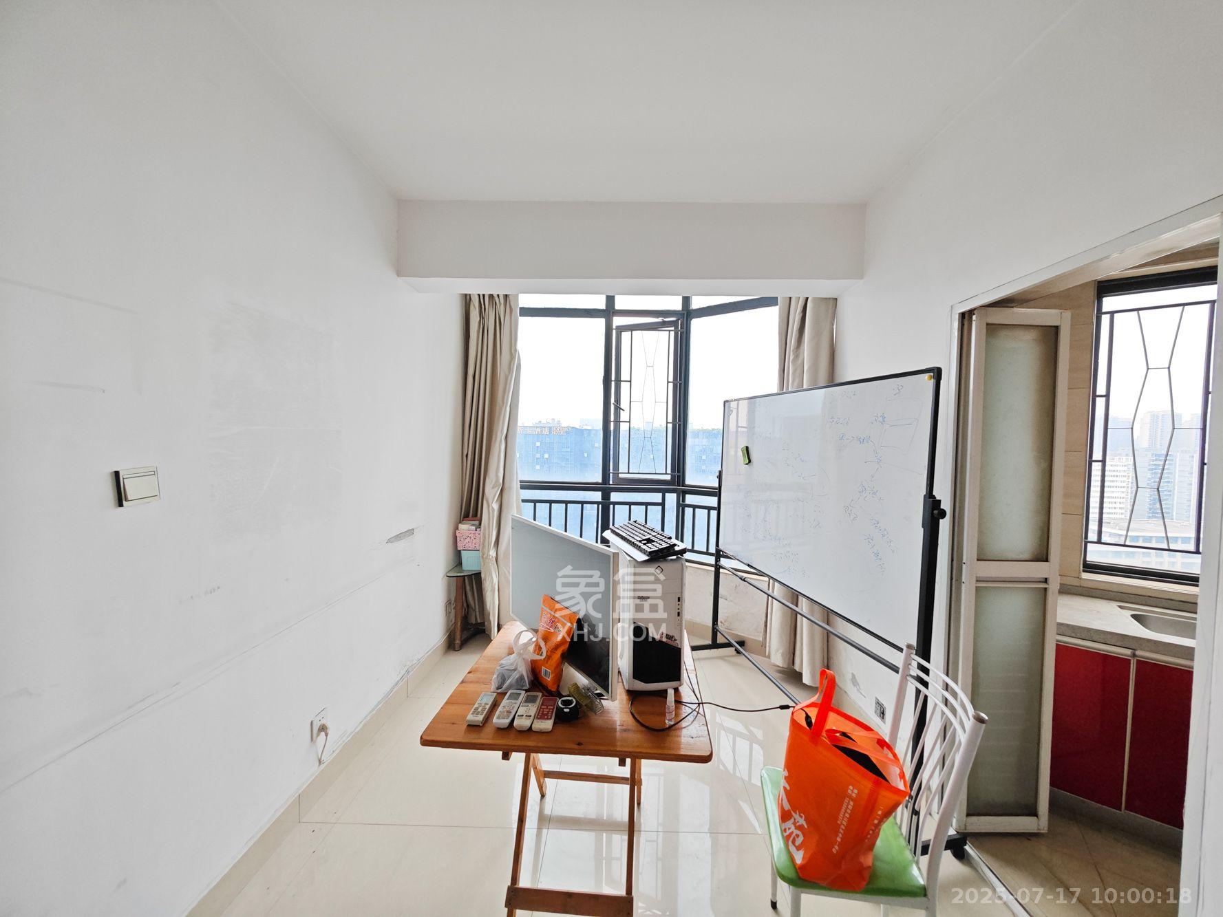 湘府9号  3室2厅1卫    2400.0元/月室内图