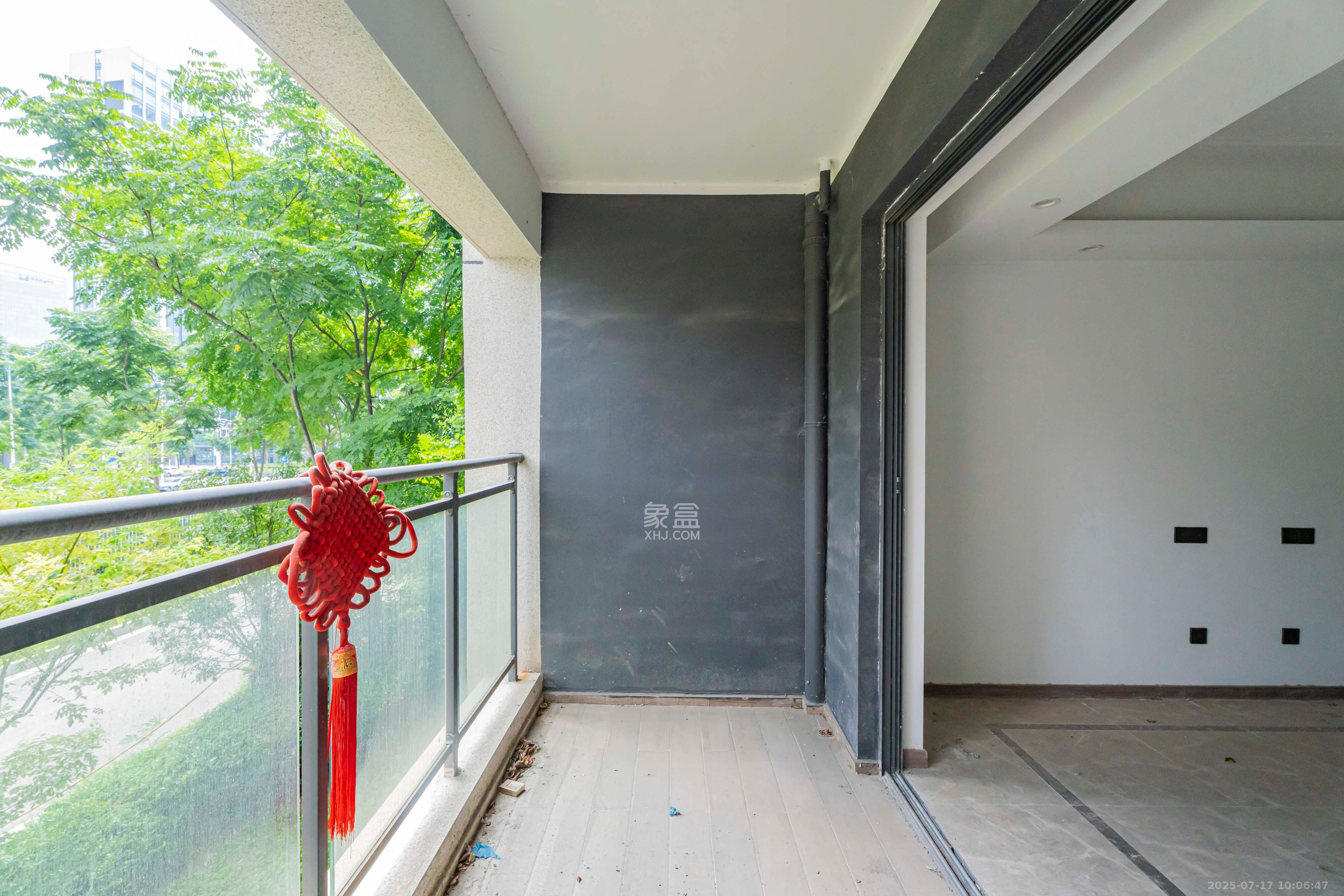 绿地V岛  4室2厅2卫   3500.00元/月室内图