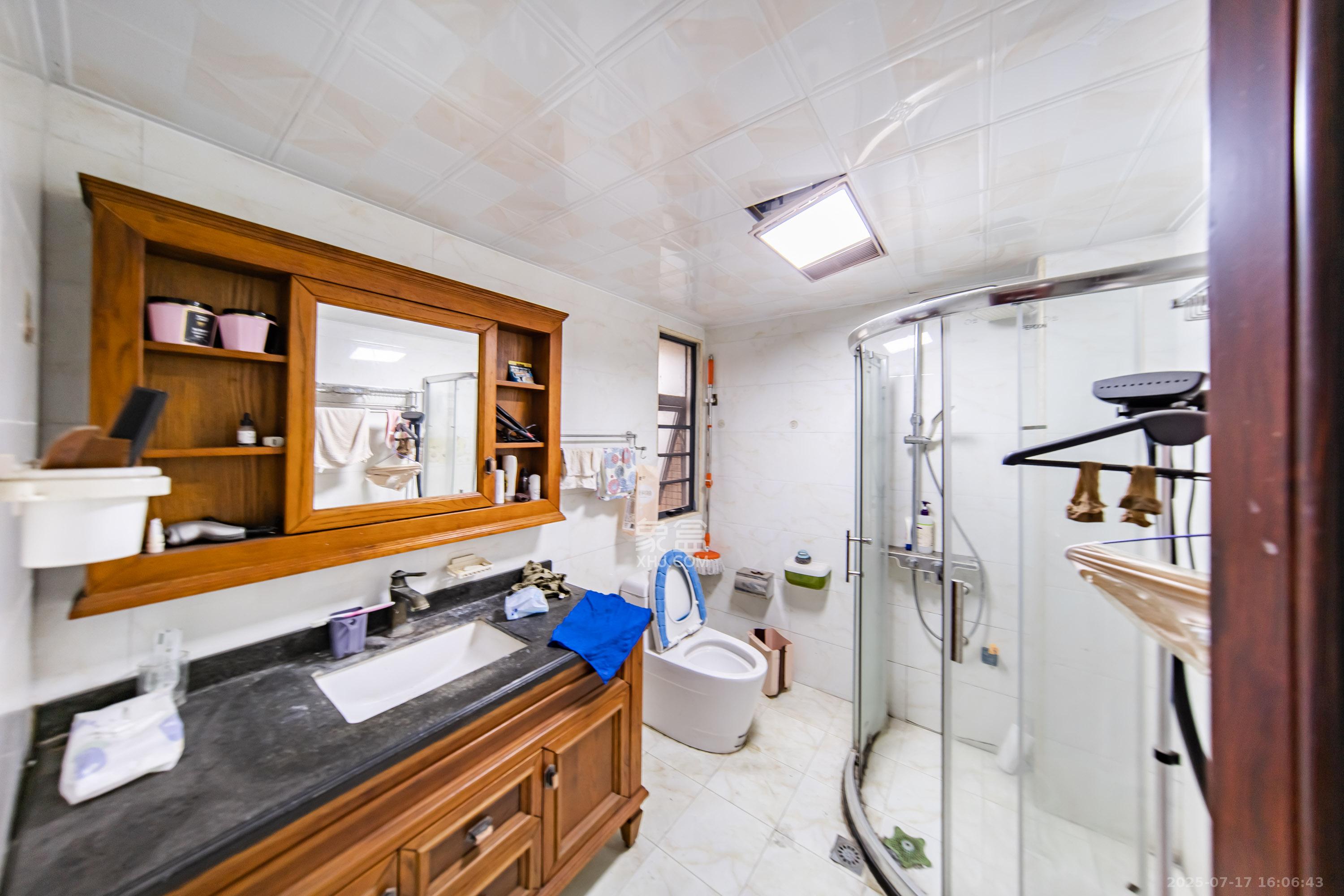 兰亭湾畔 4室2厅1卫 127.8万 兰亭湾畔 4室2厅1卫 127.8万卫生间