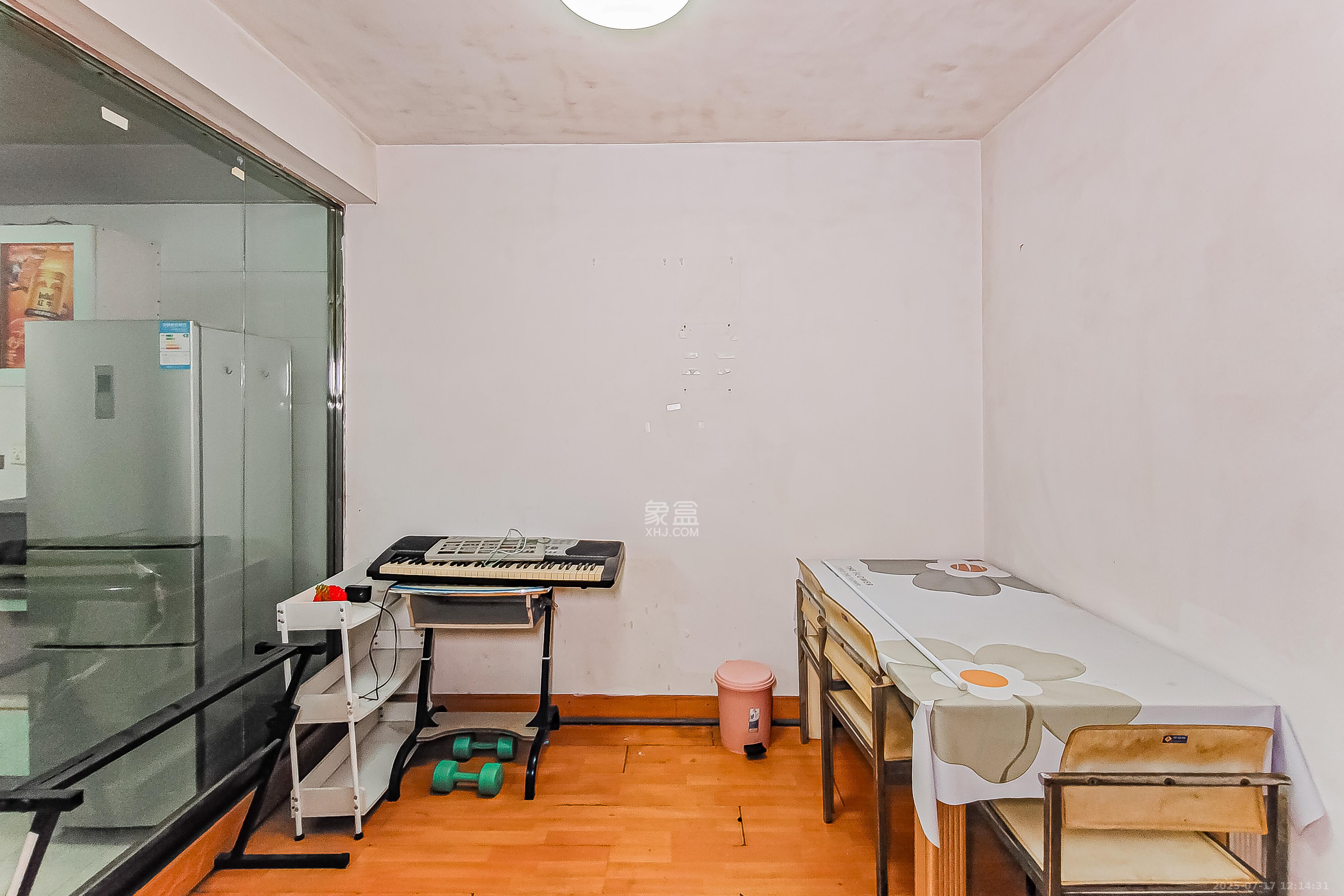 金泰小区  2室2厅2卫    80.0万 金泰小区  2室2厅2卫    80.0万客厅