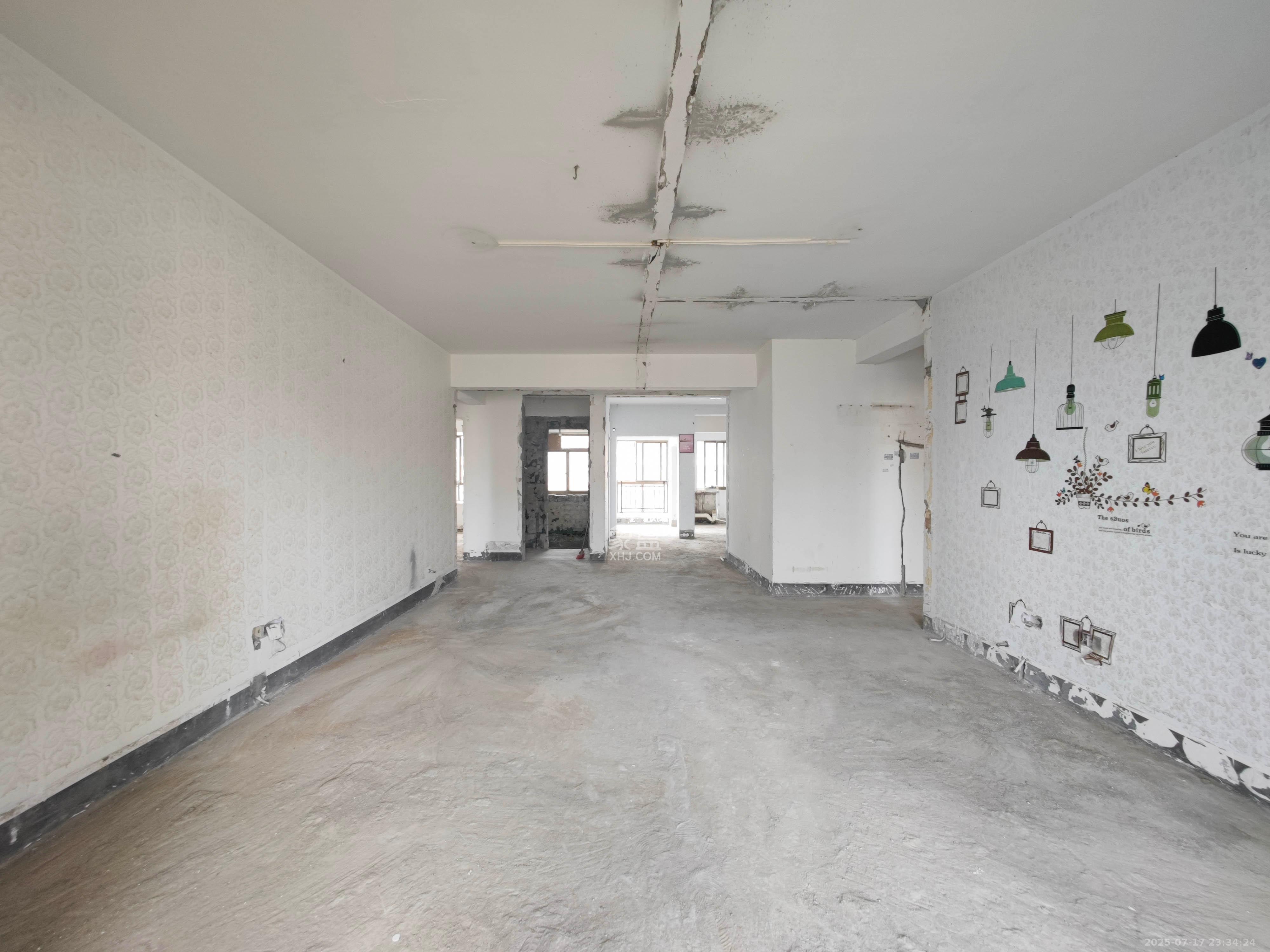 中天瑞景  5室2厅2卫    126.0万 中天瑞景  5室2厅2卫    126.0万客厅