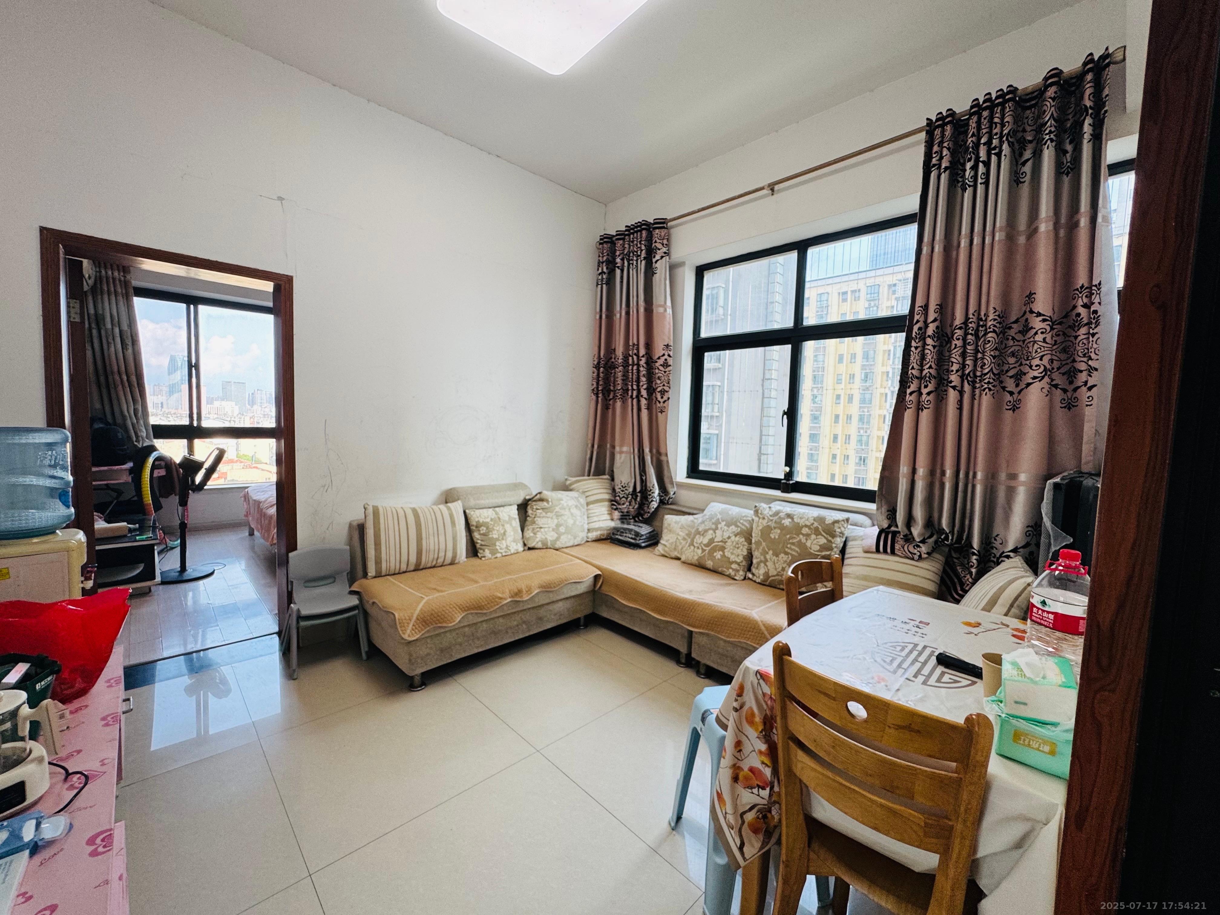 慈善大厦  1室1厅1卫    1100.0元/月 慈善大厦  1室1厅1卫    1100.0元/月室内图