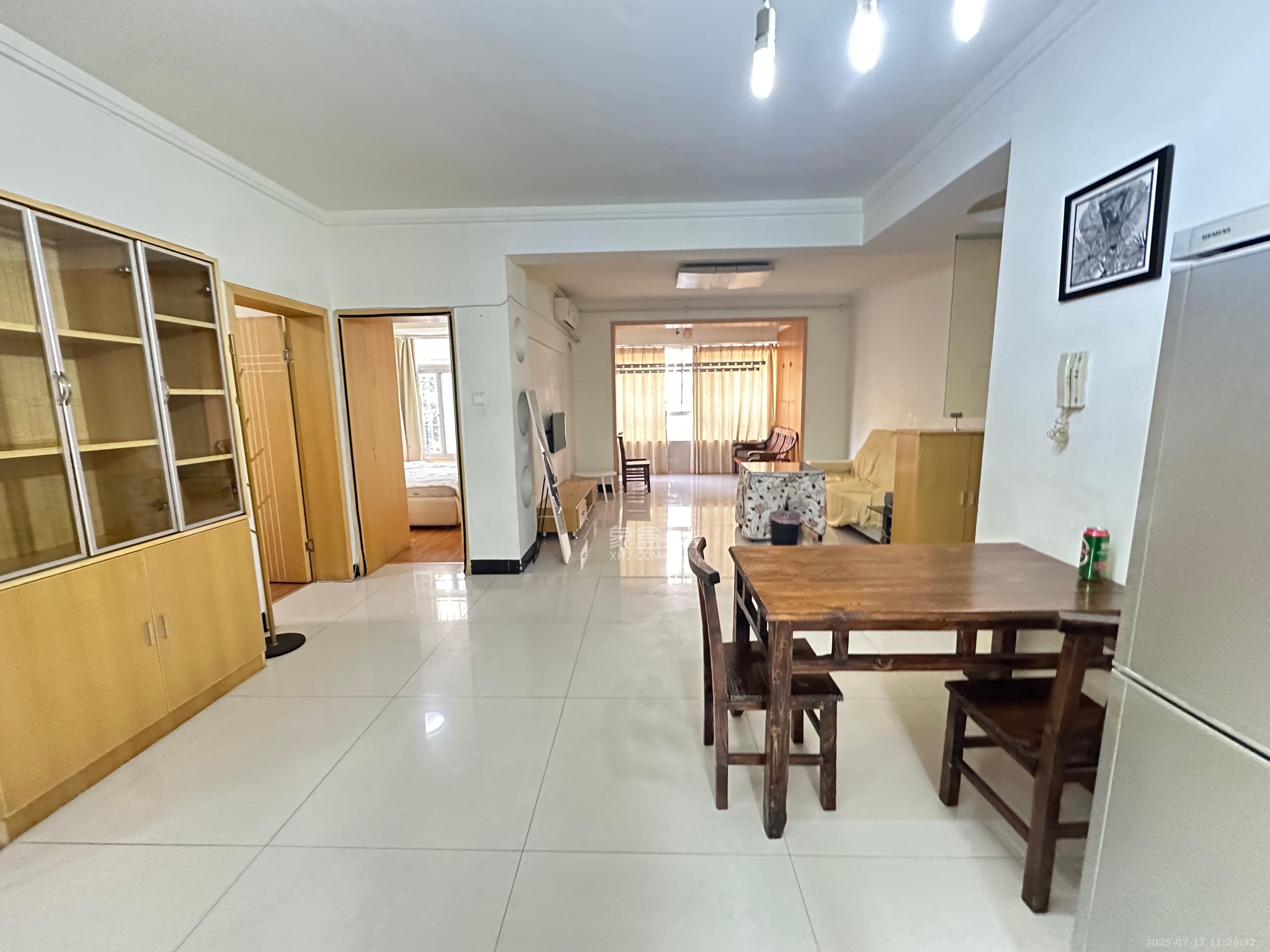 鄱阳小区 3室2厅1卫 1500.0元/月 鄱阳小区 3室2厅1卫 1500.0元/月室内图