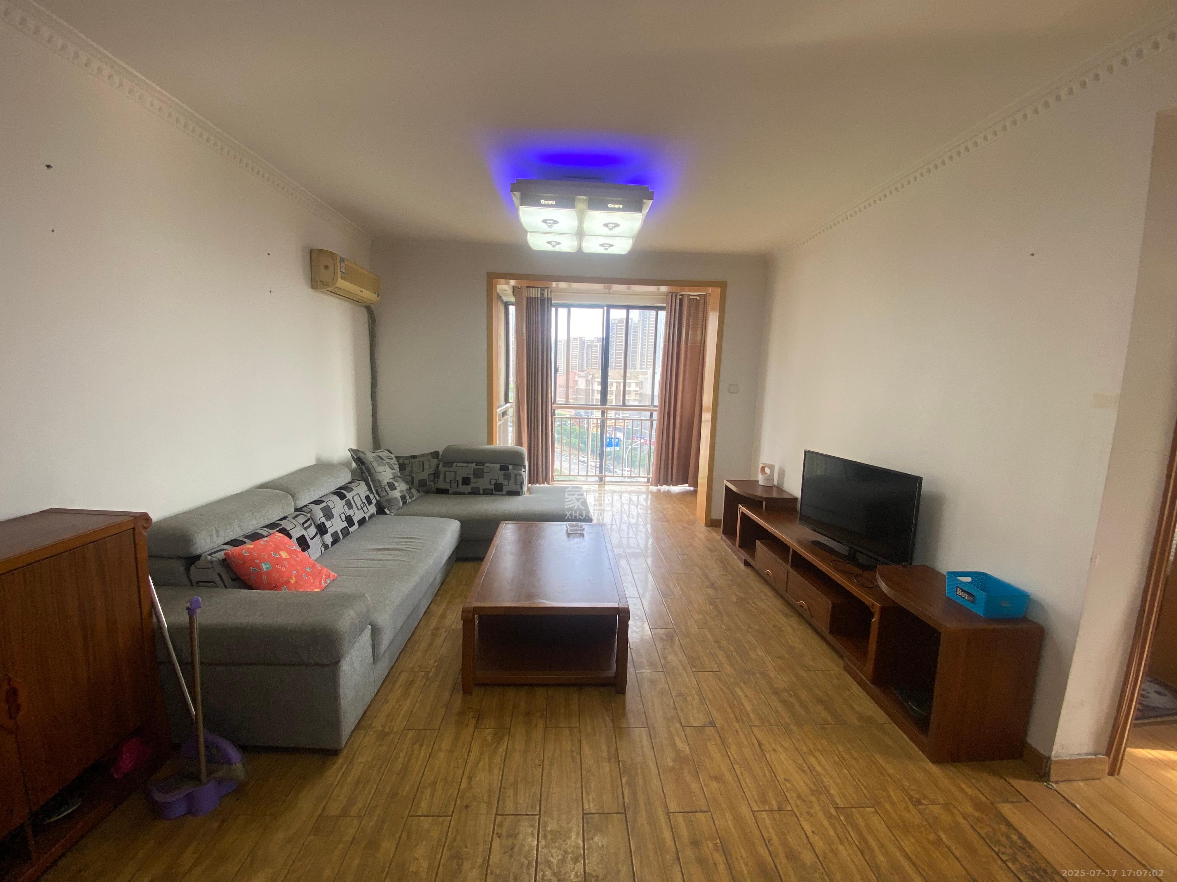 山语城一期  3室1厅1卫    1700.0元/月 山语城一期  3室1厅1卫    1700.0元/月室内图