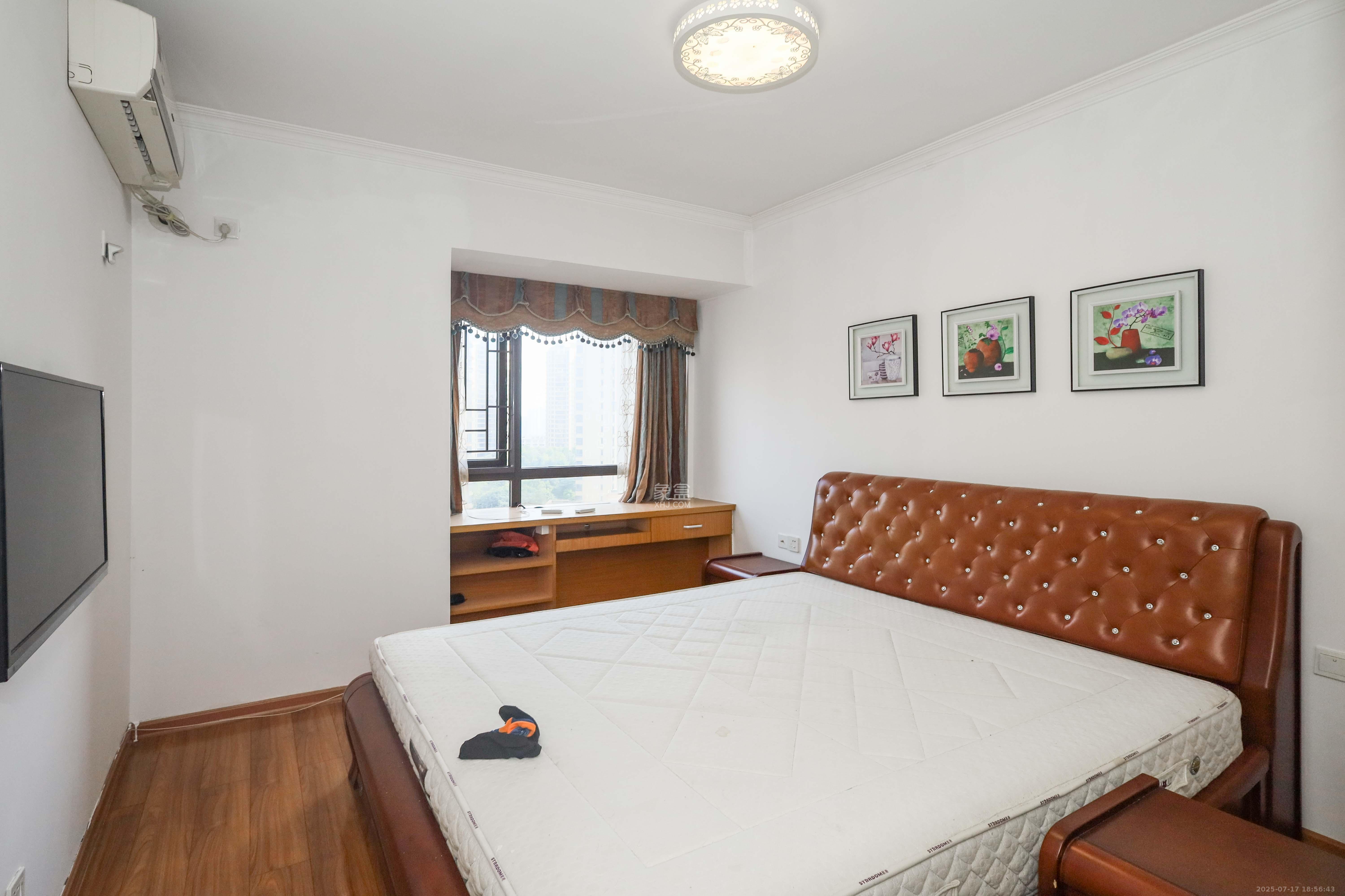 保利麓谷林语E区  4室2厅2卫    91.8万 保利麓谷林语E区  4室2厅2卫    91.8万卧室