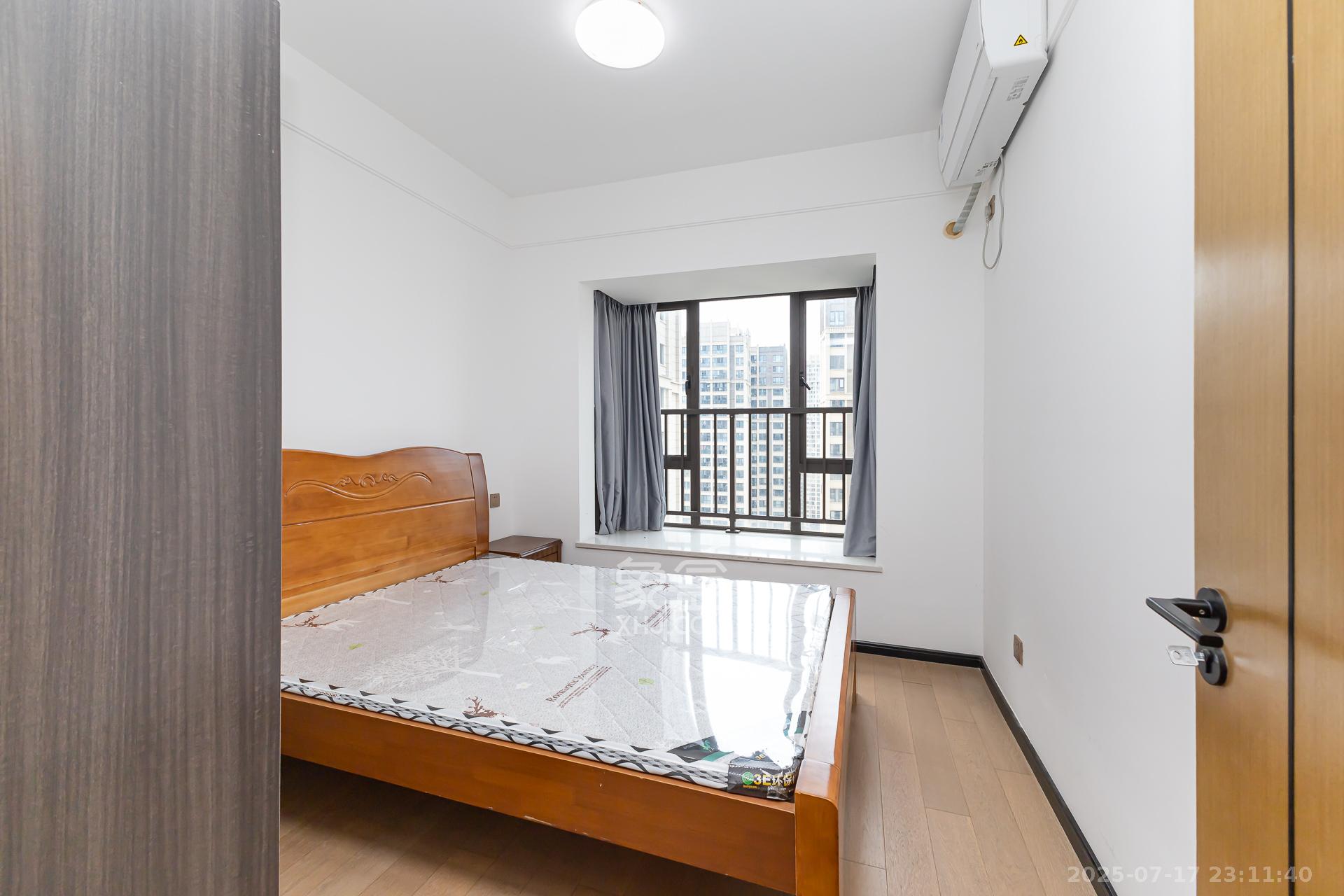 润和滨江府 3室2厅2卫 120.0万 润和滨江府 3室2厅2卫 120.0万卧室