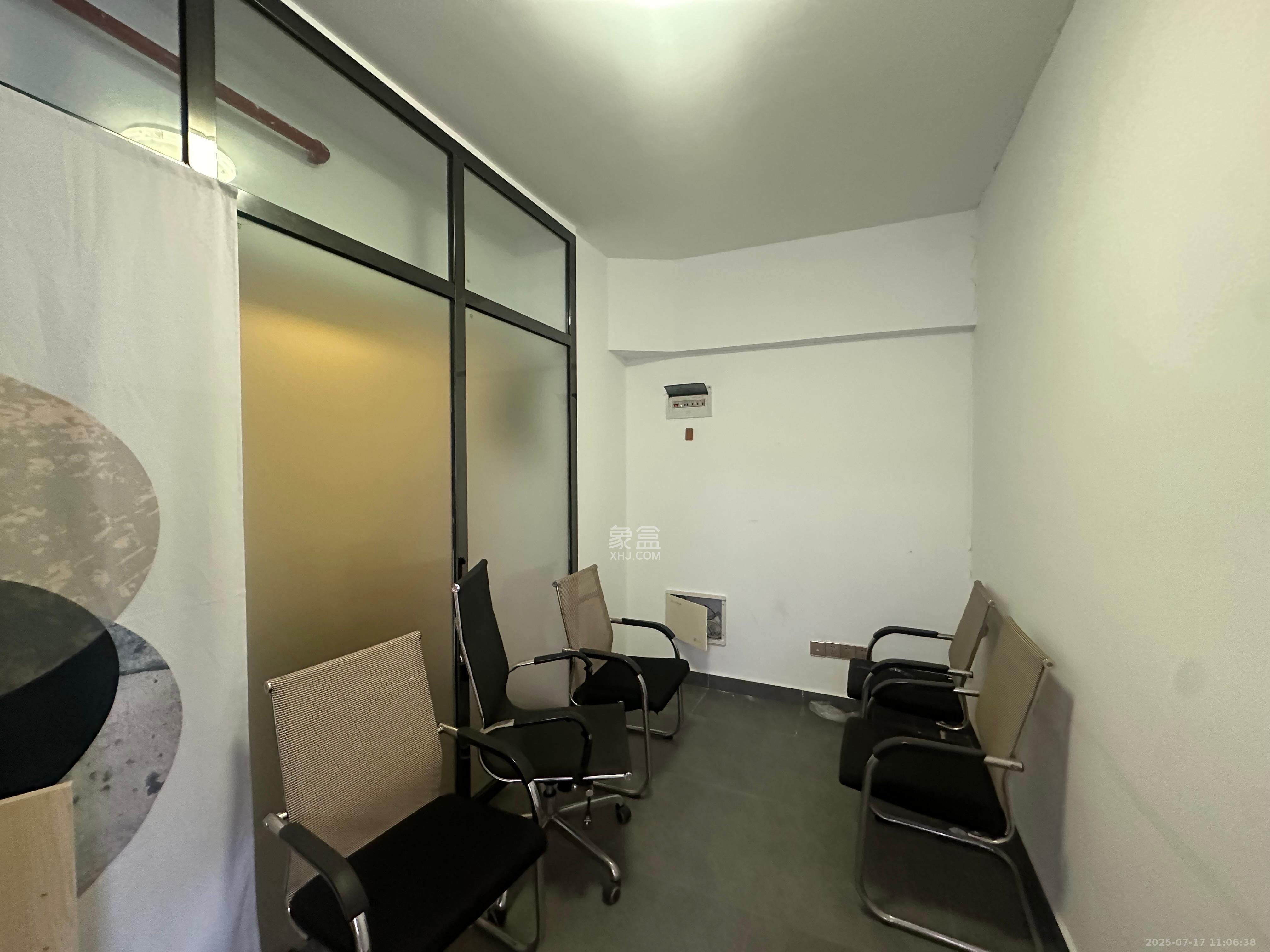 当代滨江MOMA 1室1厅1卫 4000.0元/月 当代滨江MOMA 1室1厅1卫 4000.0元/月室内图