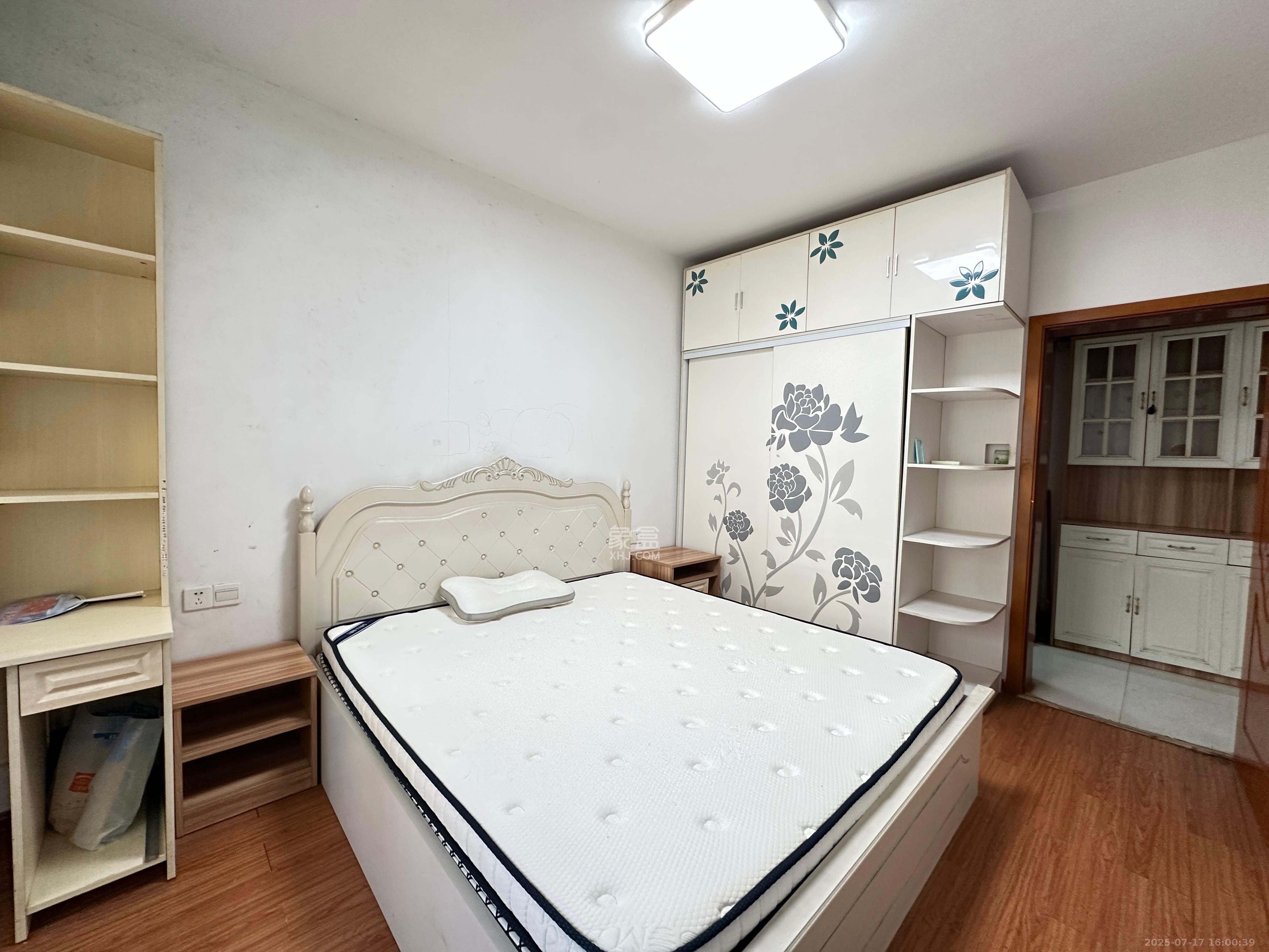 保利麓谷林语C区  2室2厅1卫   2300.00元/月室内图