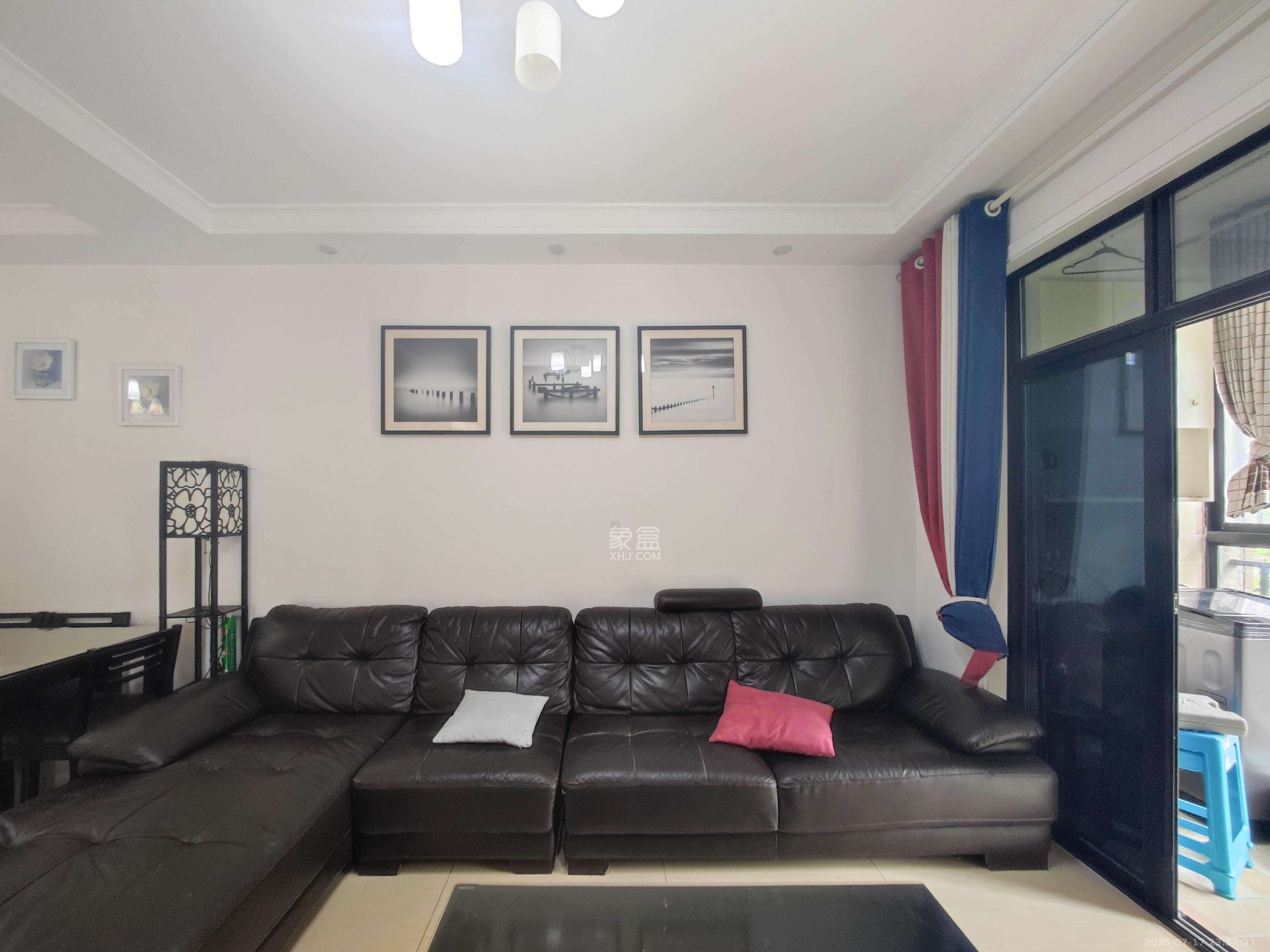 泰禹云开壹品 3室2厅1卫 90.0万 泰禹云开壹品 3室2厅1卫 90.0万客厅