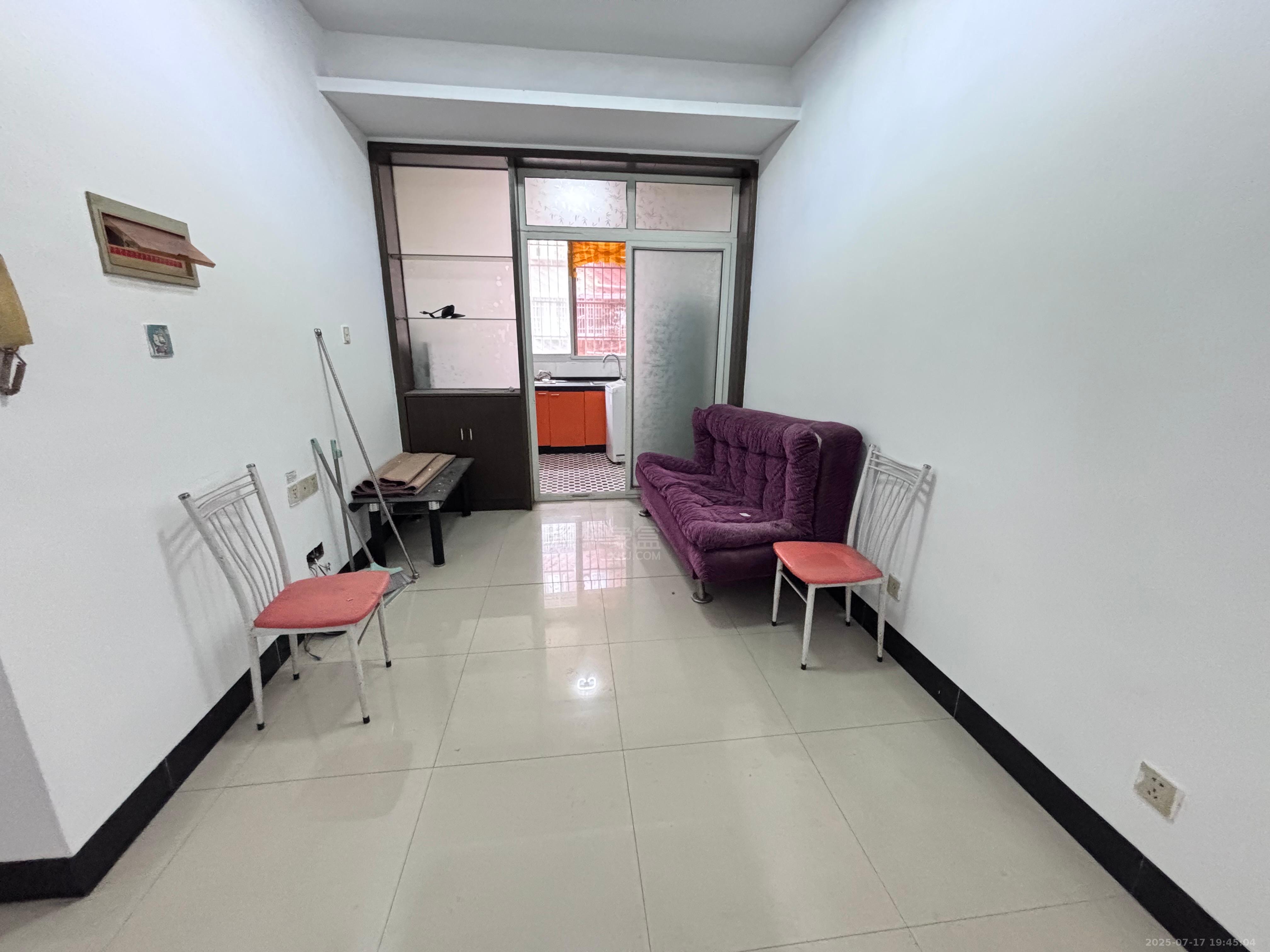 碧野华庭 1室1厅1卫 650.0元/月 碧野华庭 1室1厅1卫 650.0元/月室内图