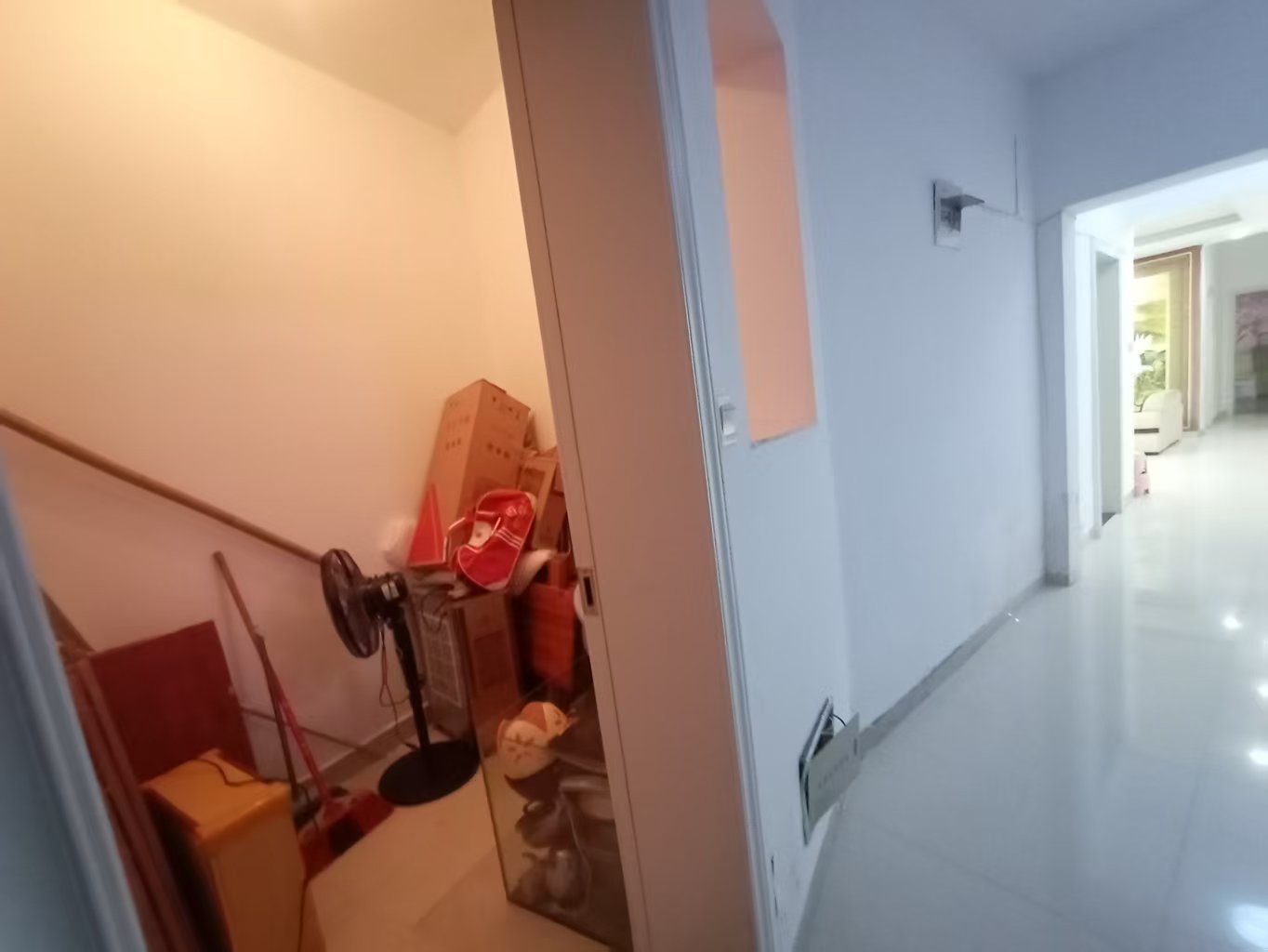 经世皇城 4室2厅3卫 96.8万 经世皇城 4室2厅3卫 96.8万室内图