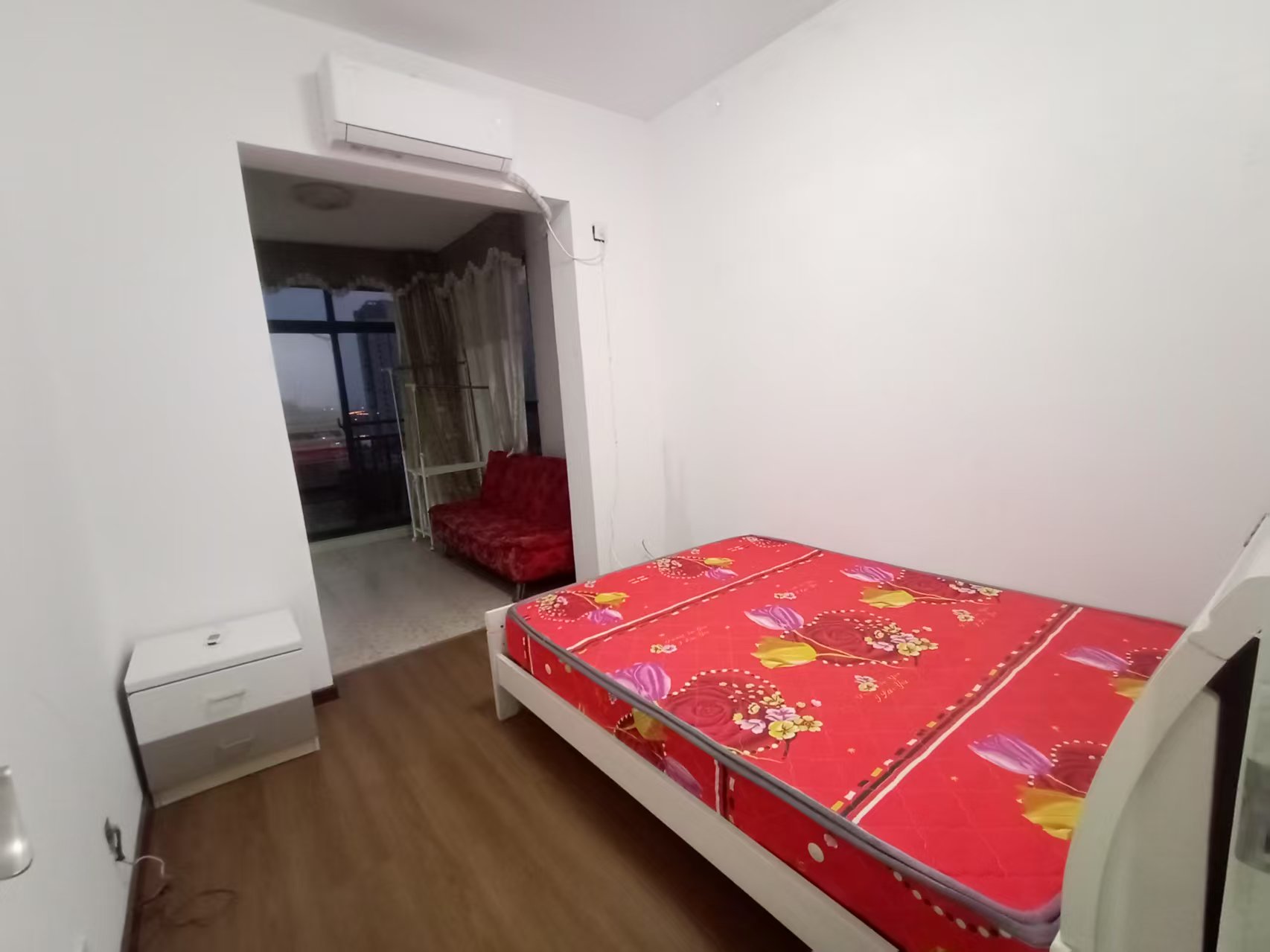 经世皇城 4室2厅3卫 96.8万 经世皇城 4室2厅3卫 96.8万室内图