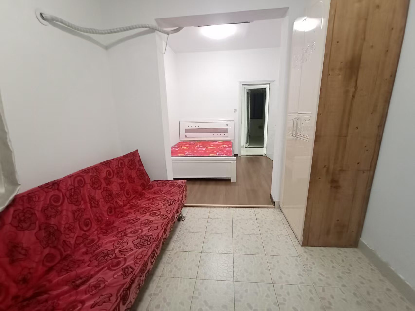 经世皇城 4室2厅3卫 96.8万 经世皇城 4室2厅3卫 96.8万室内图