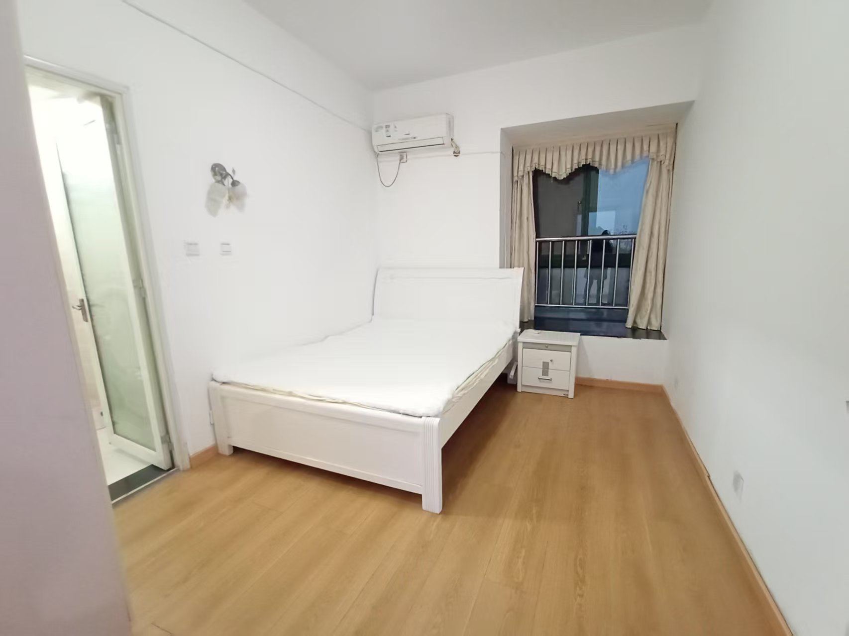 经世皇城 4室2厅3卫 96.8万 经世皇城 4室2厅3卫 96.8万室内图