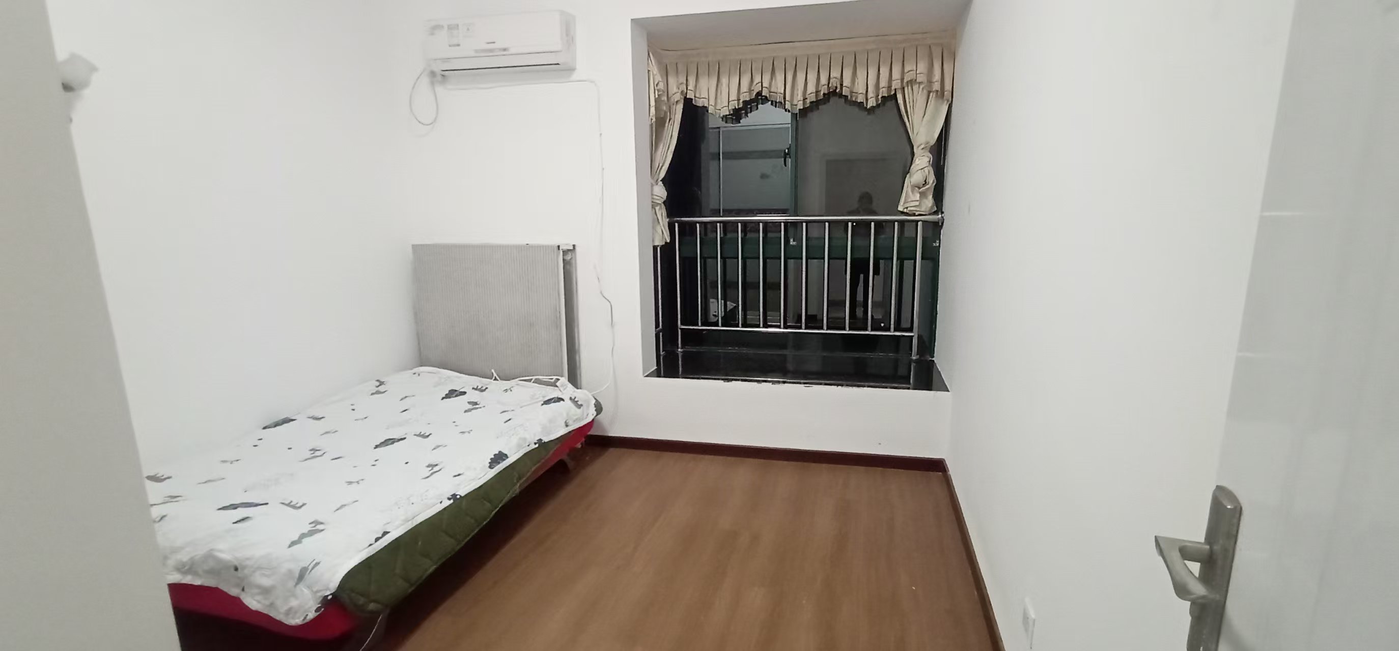 经世皇城 4室2厅3卫 96.8万 经世皇城 4室2厅3卫 96.8万室内图