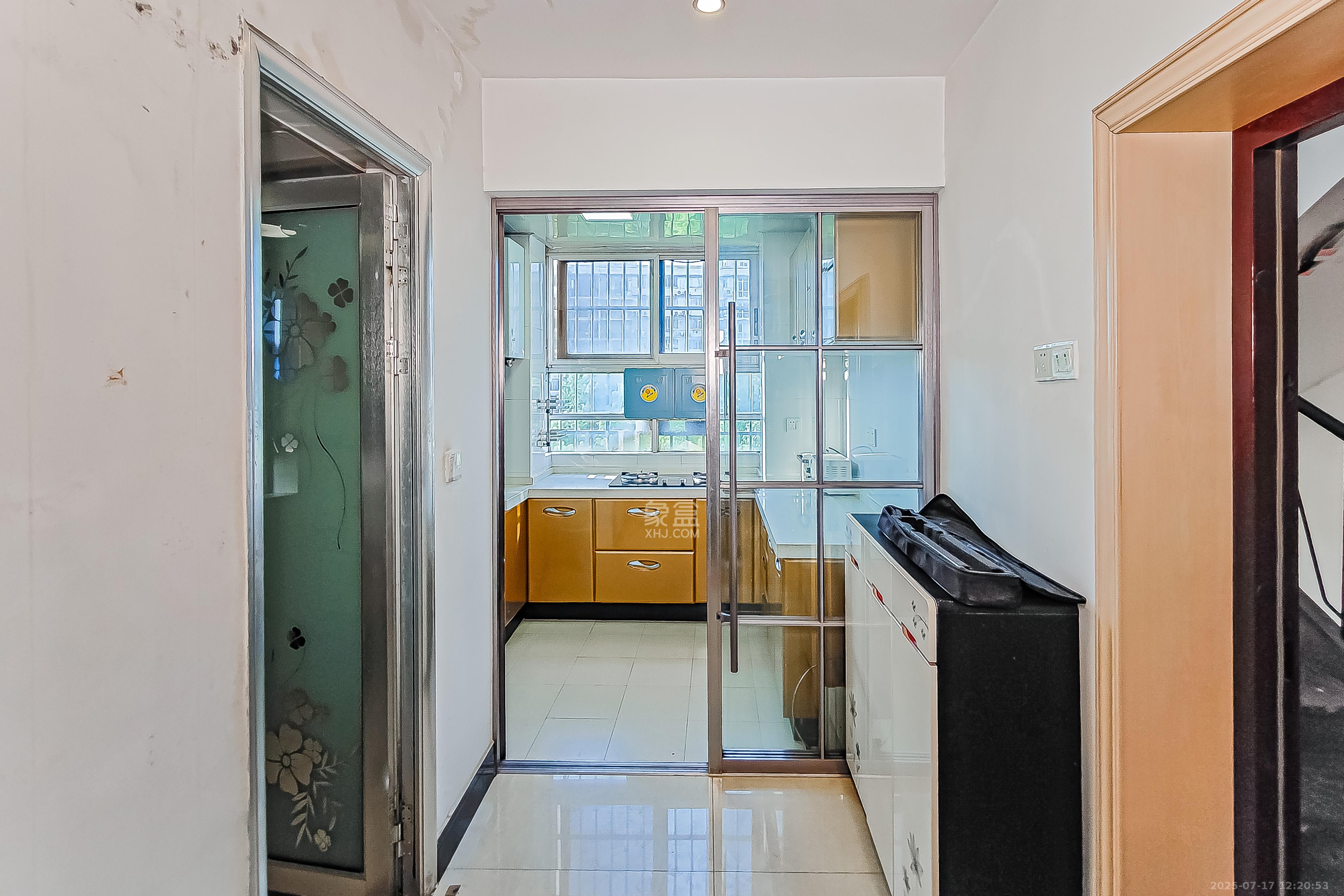 省水院宿舍  2室1厅1卫    75.0万客厅