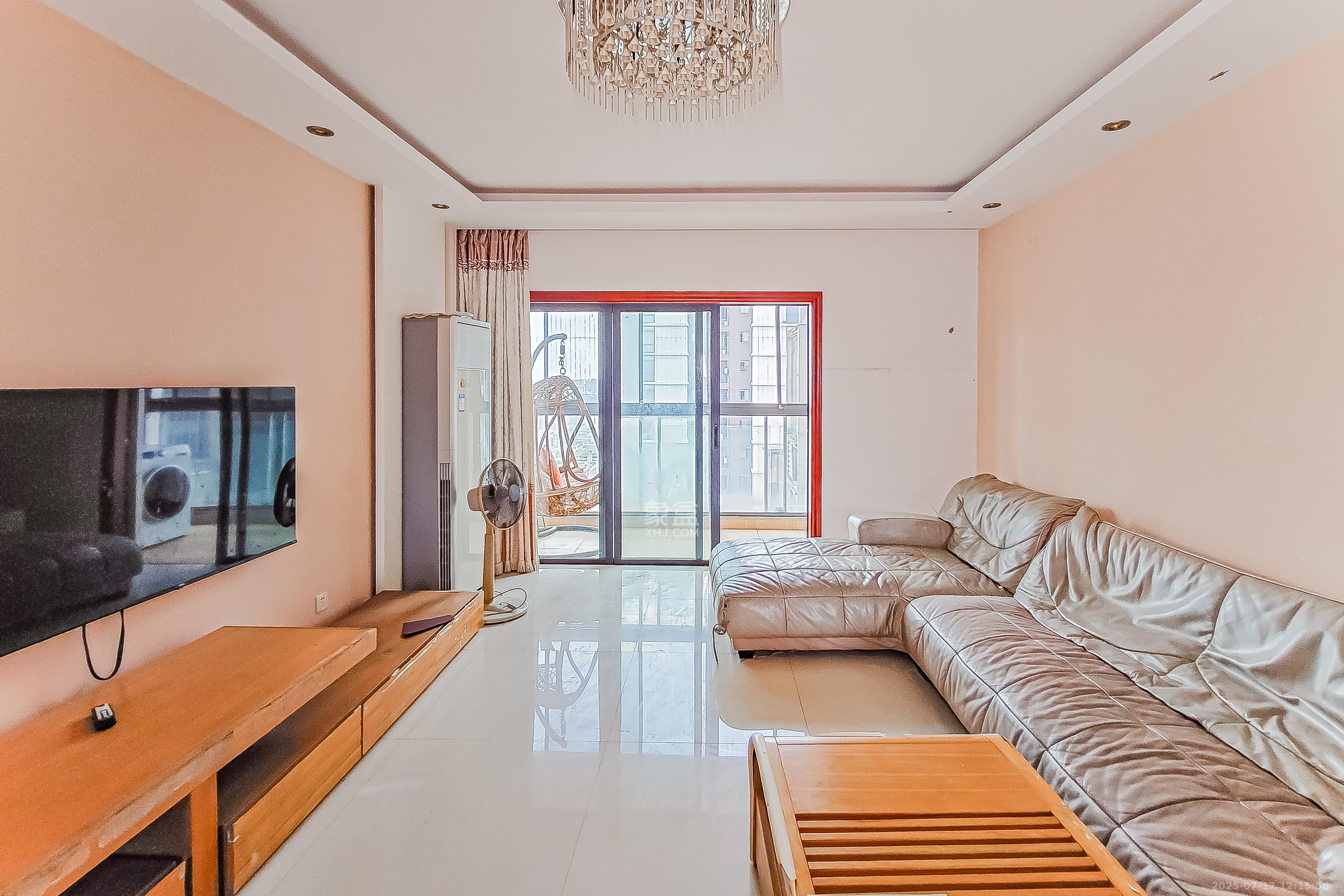 三万英尺 4室2厅2卫 148.0万 三万英尺 4室2厅2卫 148.0万客厅