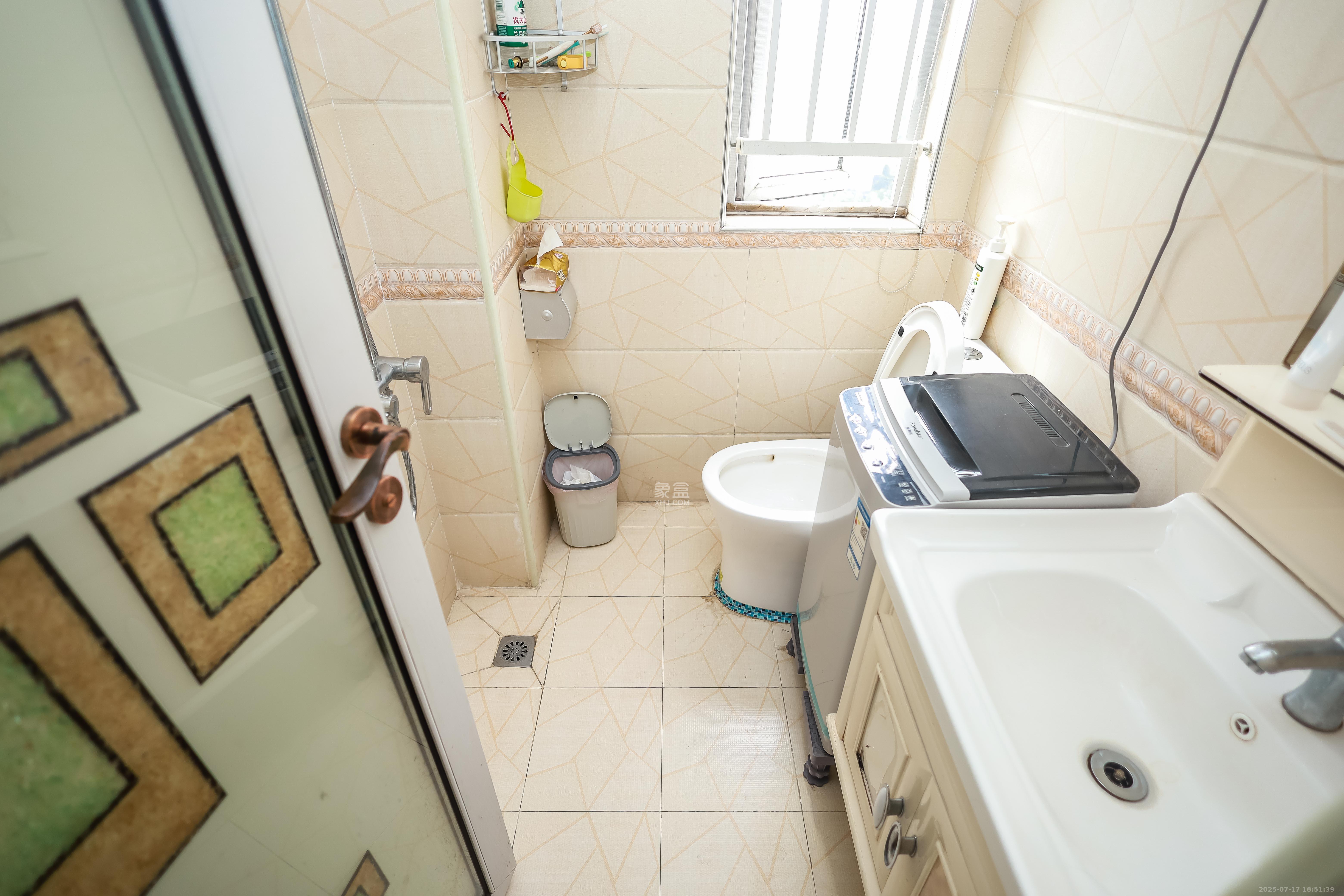 天麓尚层  3室2厅2卫    69.9万 天麓尚层  3室2厅2卫    69.9万卫生间