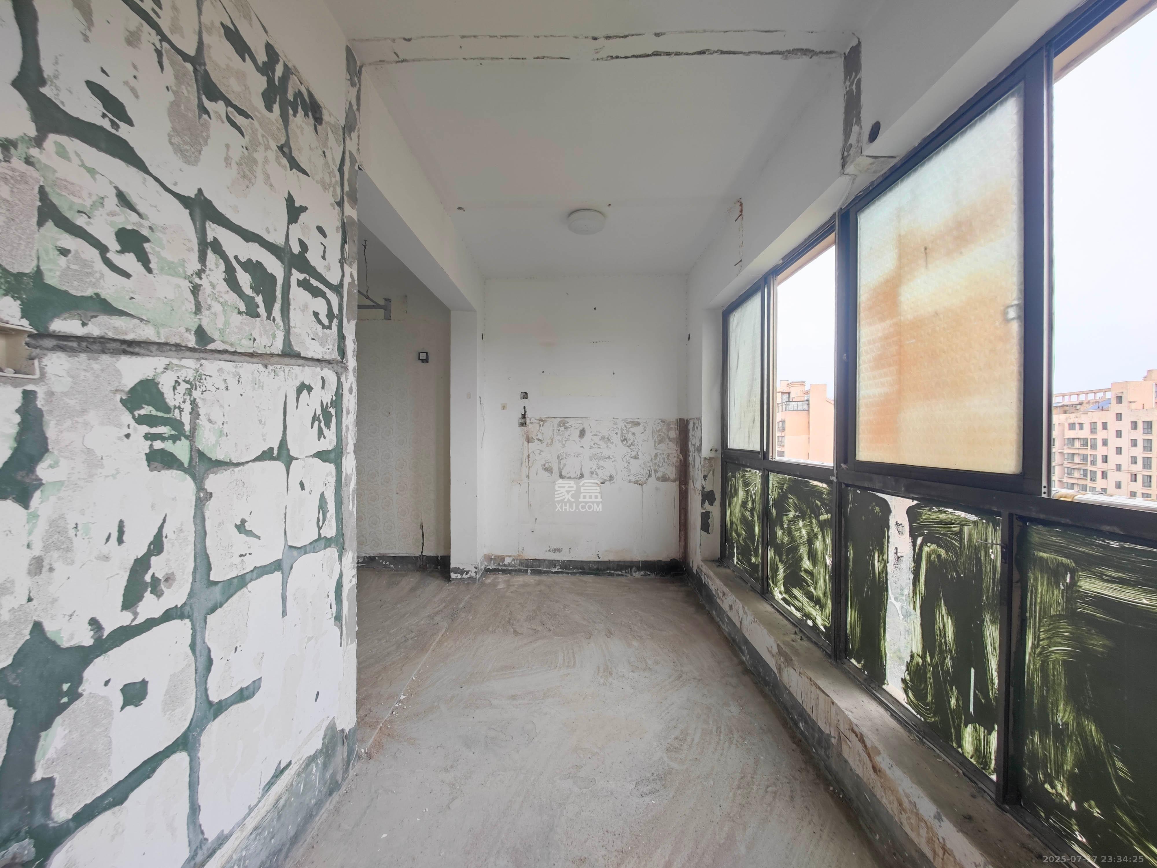 中天瑞景  5室2厅2卫    126.0万 中天瑞景  5室2厅2卫    126.0万阳台