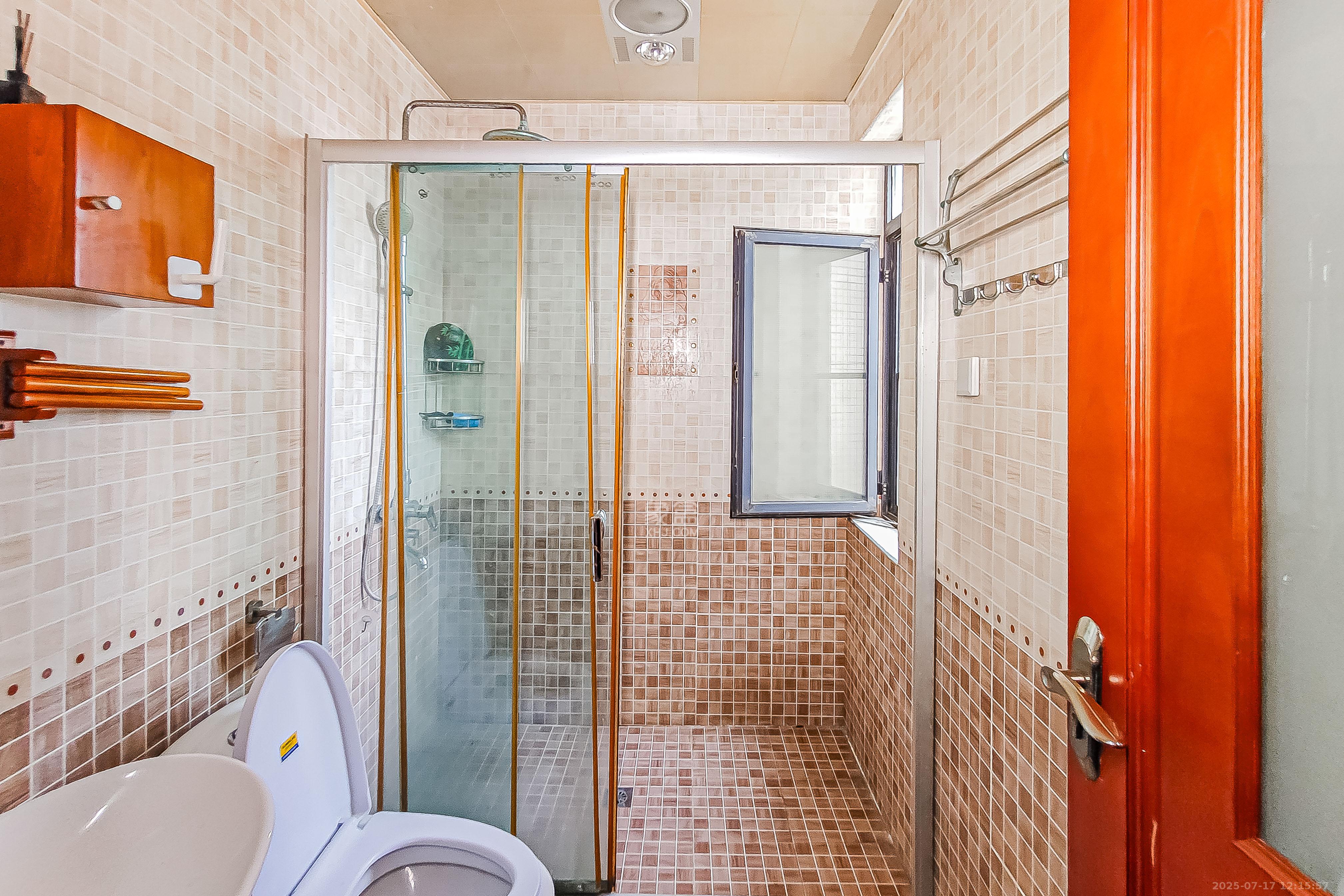 三万英尺 4室2厅2卫 148.0万 三万英尺 4室2厅2卫 148.0万卫生间