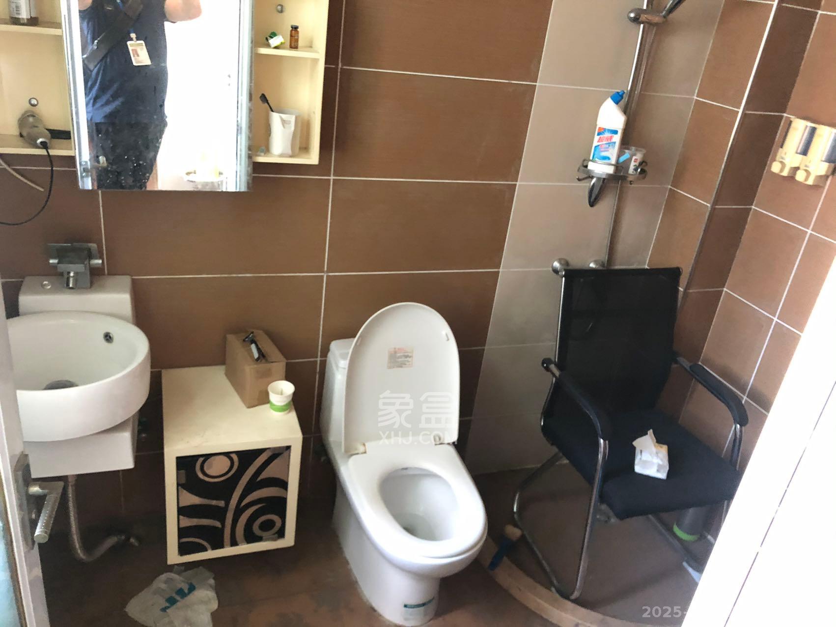 嘉盛华庭（一期、二期、三期）  3室2厅2卫    2700.0元/月室内图