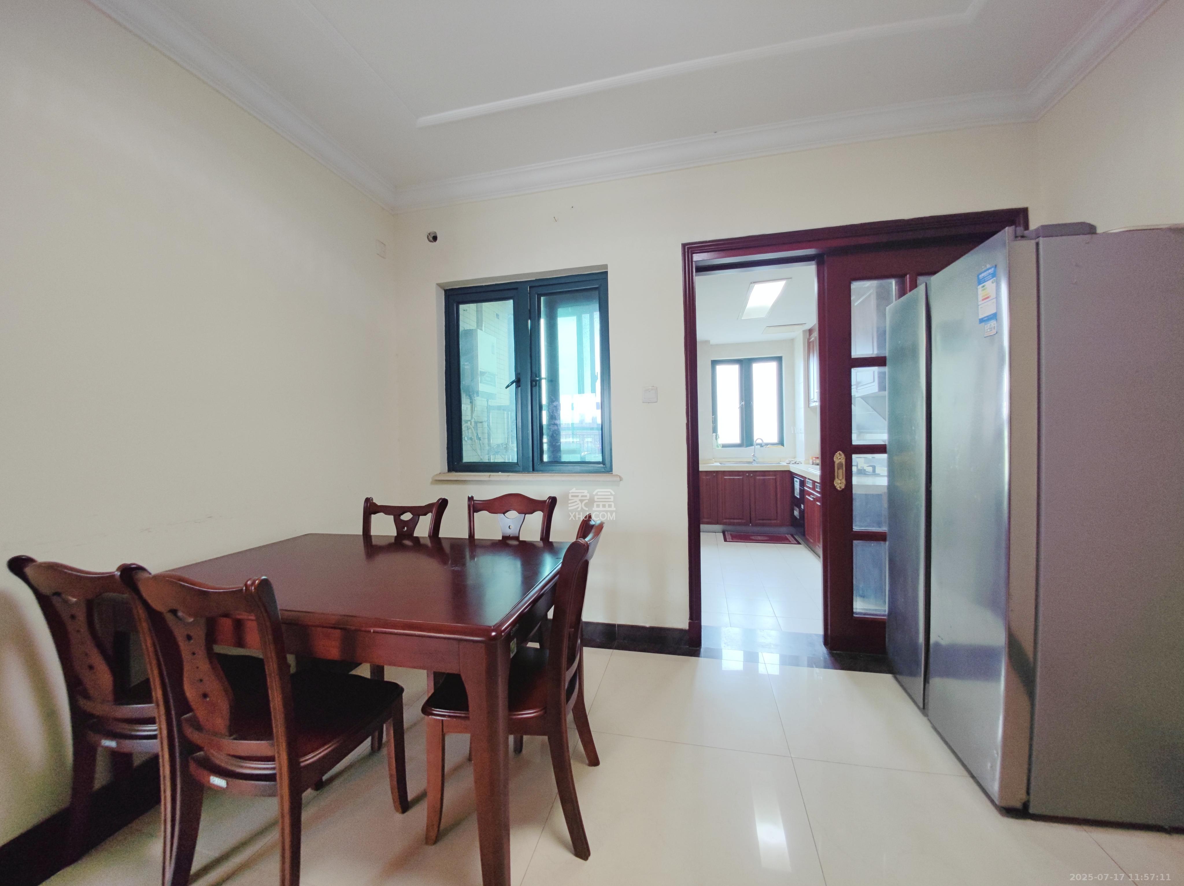 恒大雅苑 3室2厅2卫 2500.0元/月 恒大雅苑 3室2厅2卫 2500.0元/月室内图