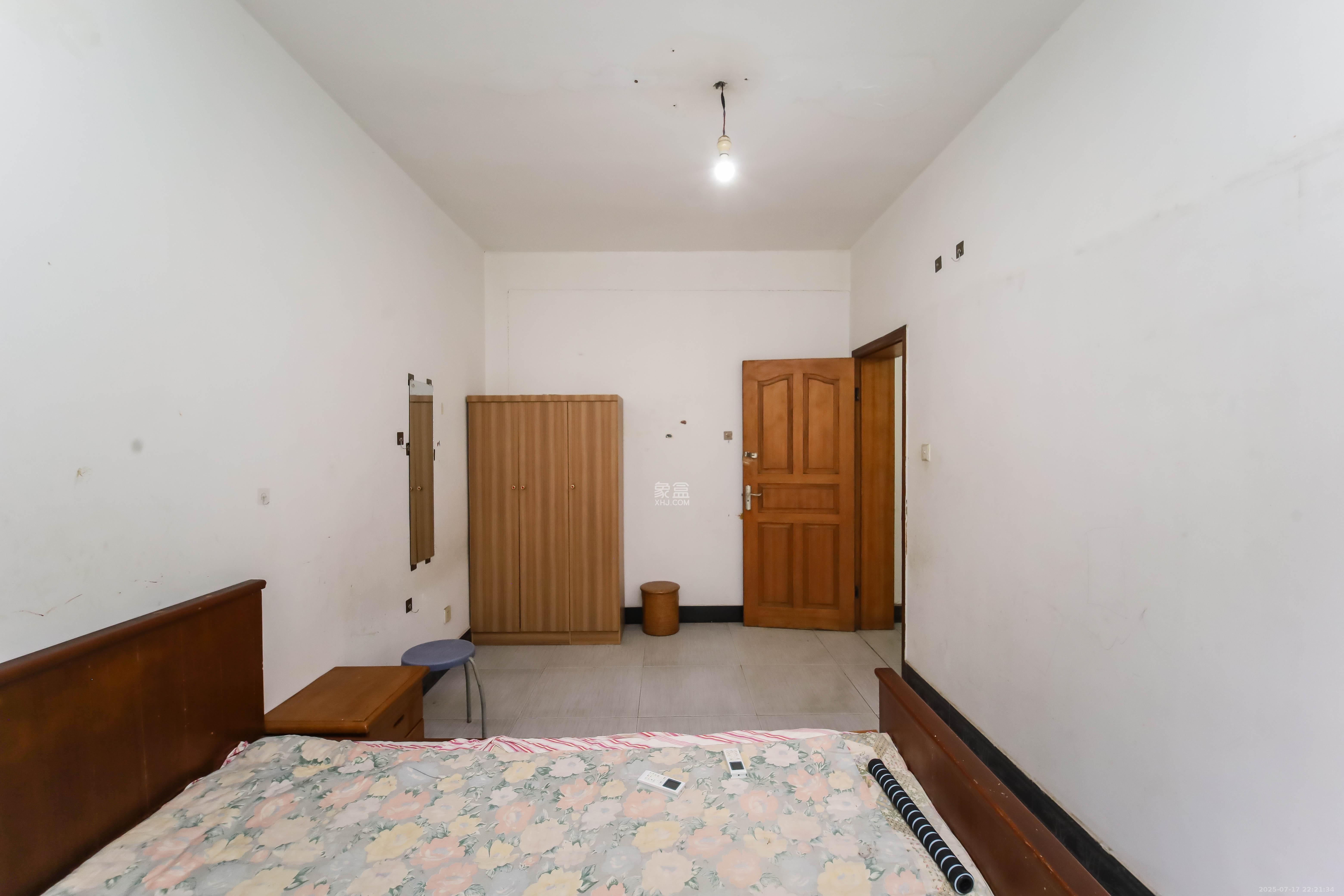 新合四村 2室1厅0卫 35.8万 新合四村 2室1厅0卫 35.8万卧室