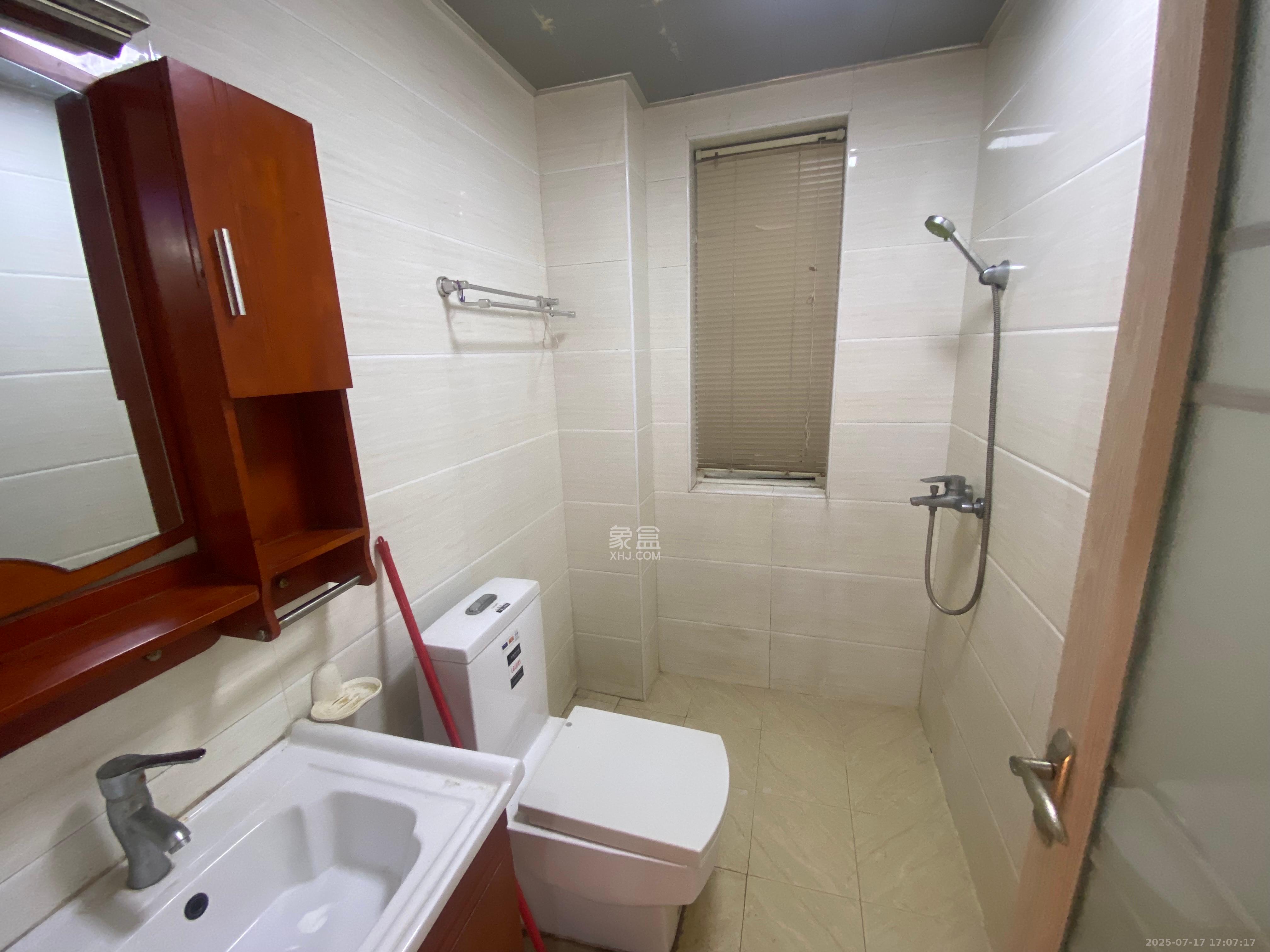 山语城一期  3室1厅1卫    1700.0元/月 山语城一期  3室1厅1卫    1700.0元/月室内图