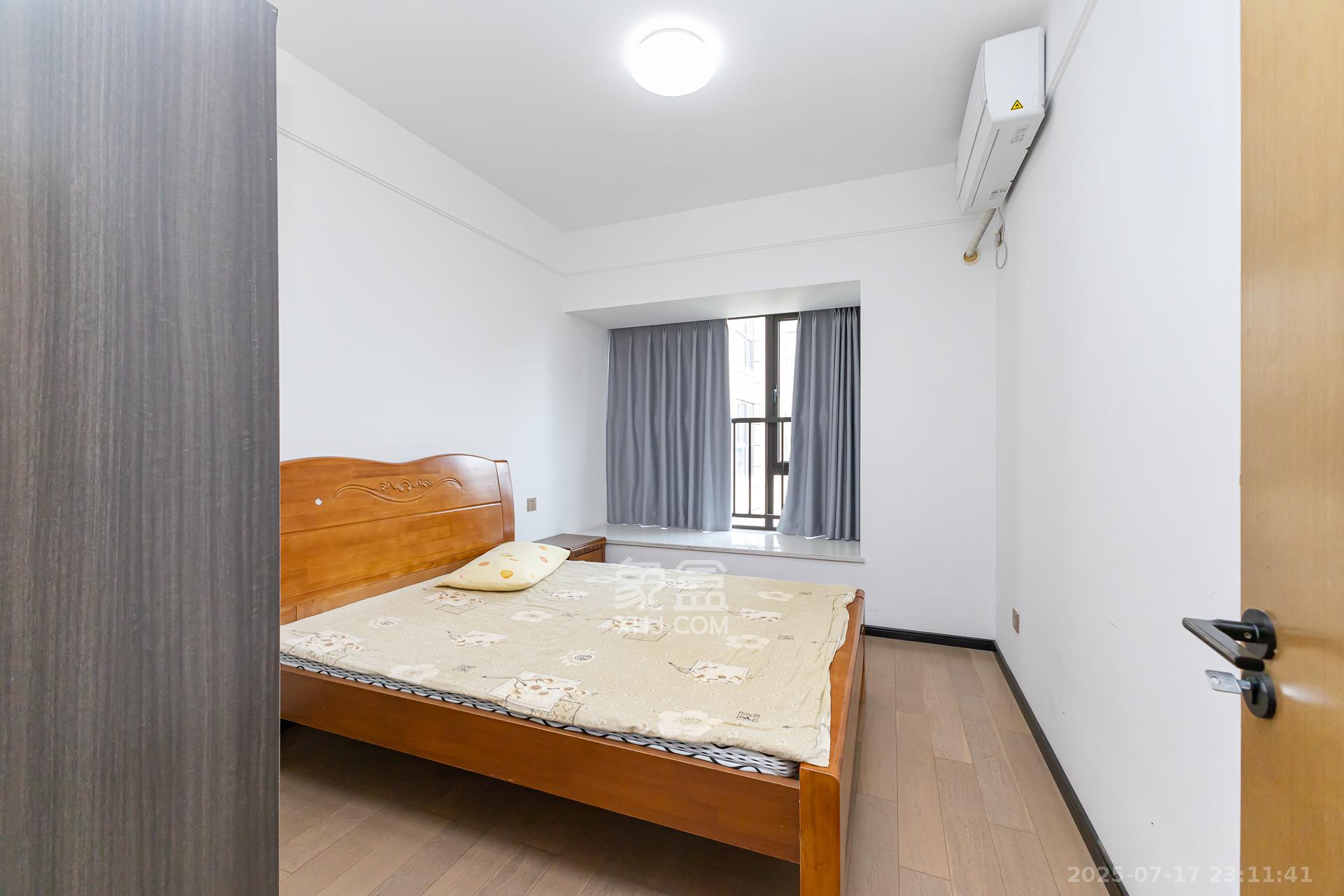 润和滨江府 3室2厅2卫 120.0万 润和滨江府 3室2厅2卫 120.0万卧室