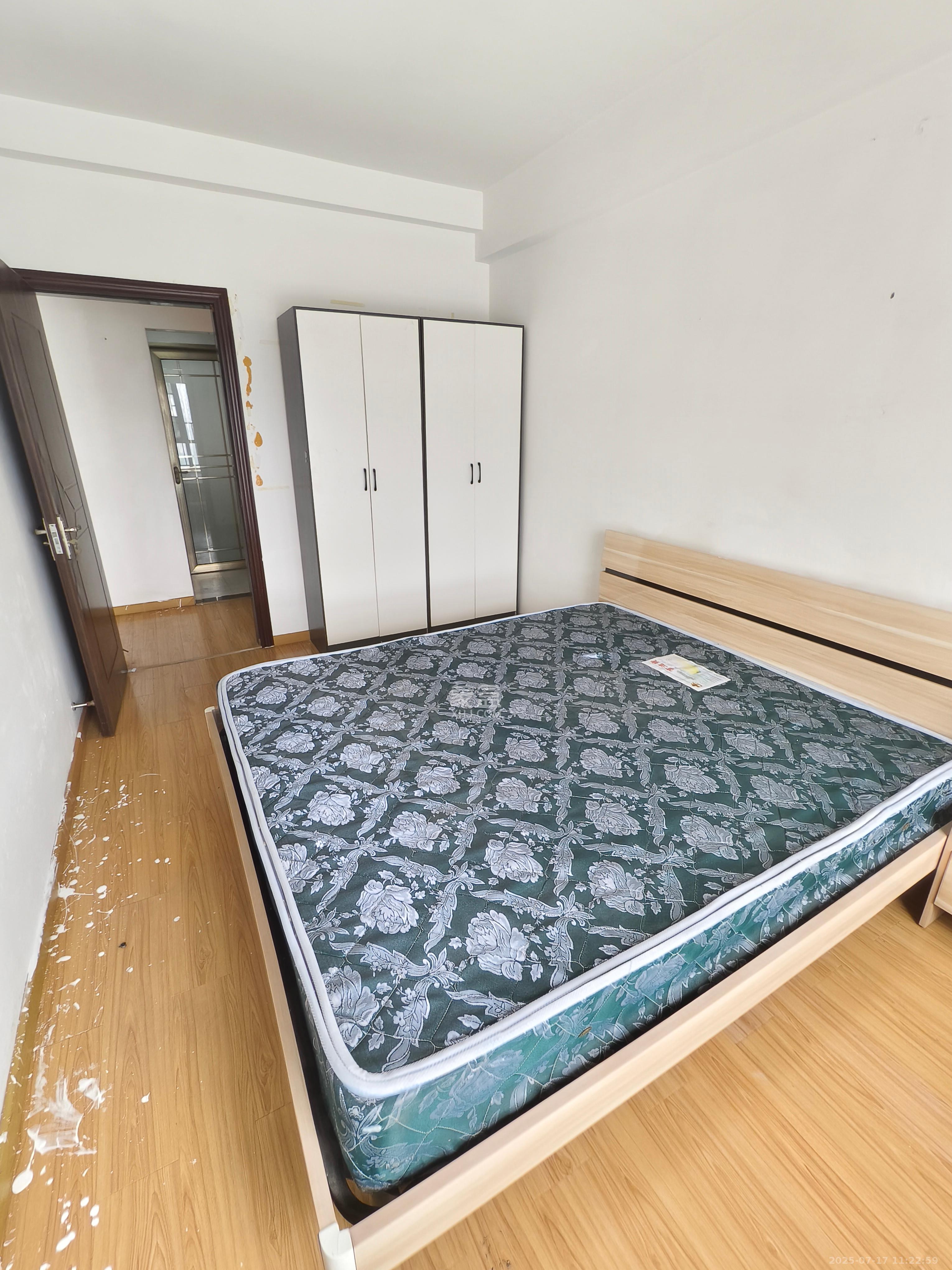 金色溪泉湾  3室2厅2卫   2300.00元/月室内图