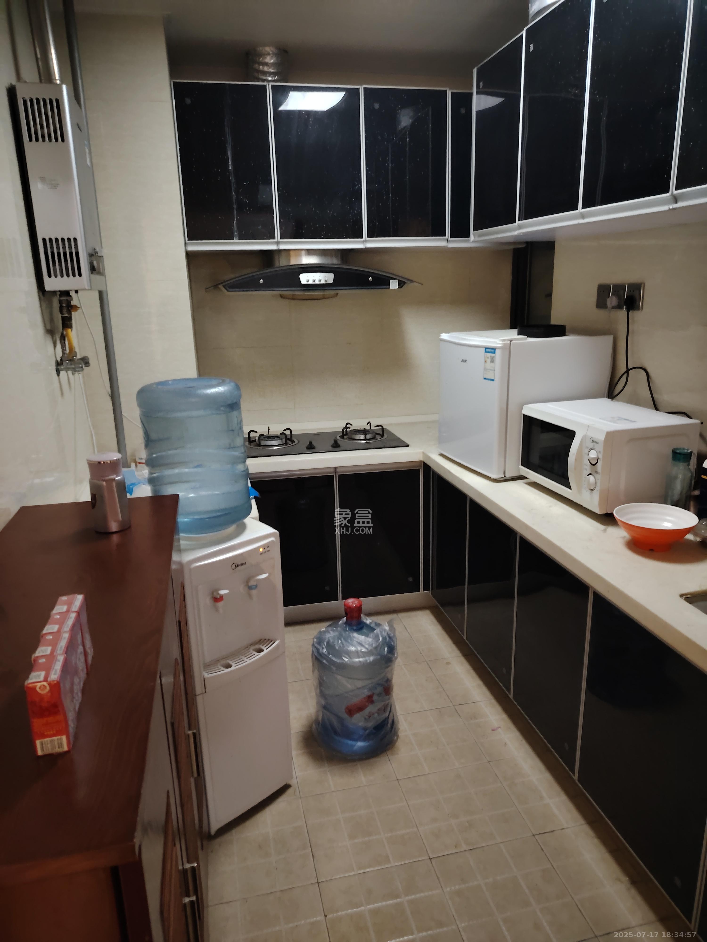 华城广场  2室2厅1卫   2800.00元/月室内图