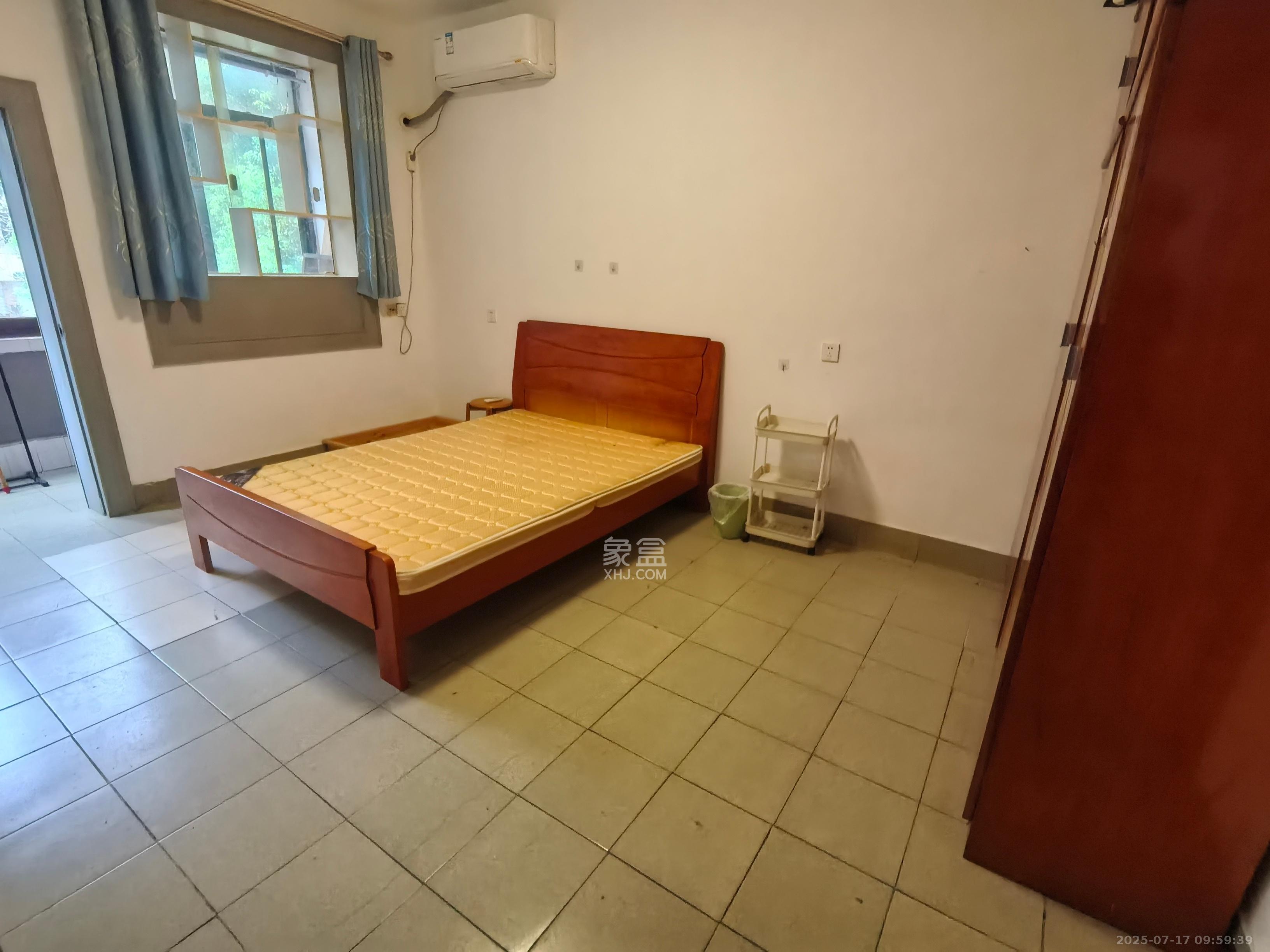 东二环黄兴医院宿舍(长峰医院宿舍、湘城医院)  3室1厅1卫    1700.0元/月 东二环黄兴医院宿舍(长峰医院宿舍、湘城医院)  3室1厅1卫    1700.0元/月室内图