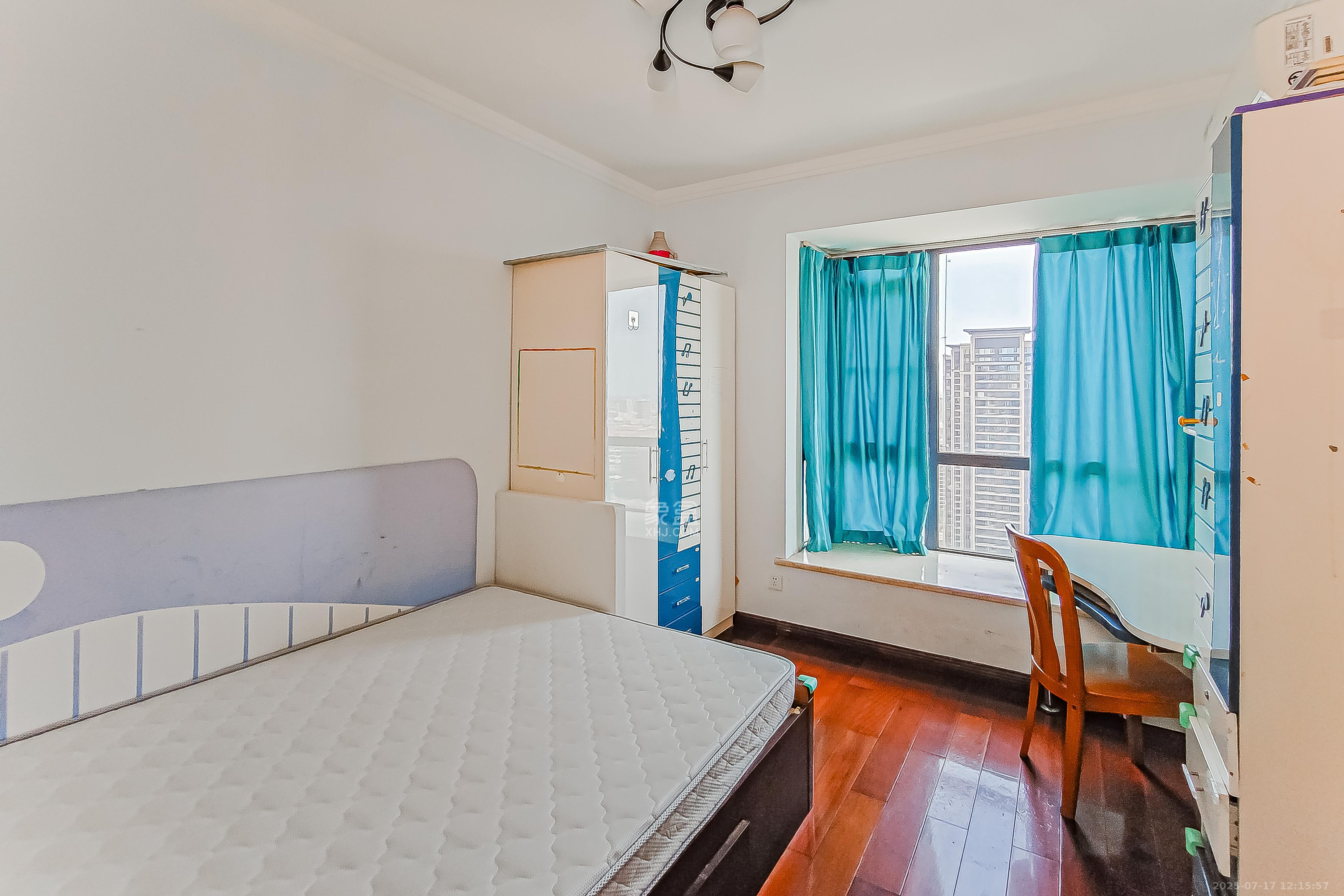 三万英尺  4室2厅2卫    148.0万卧室