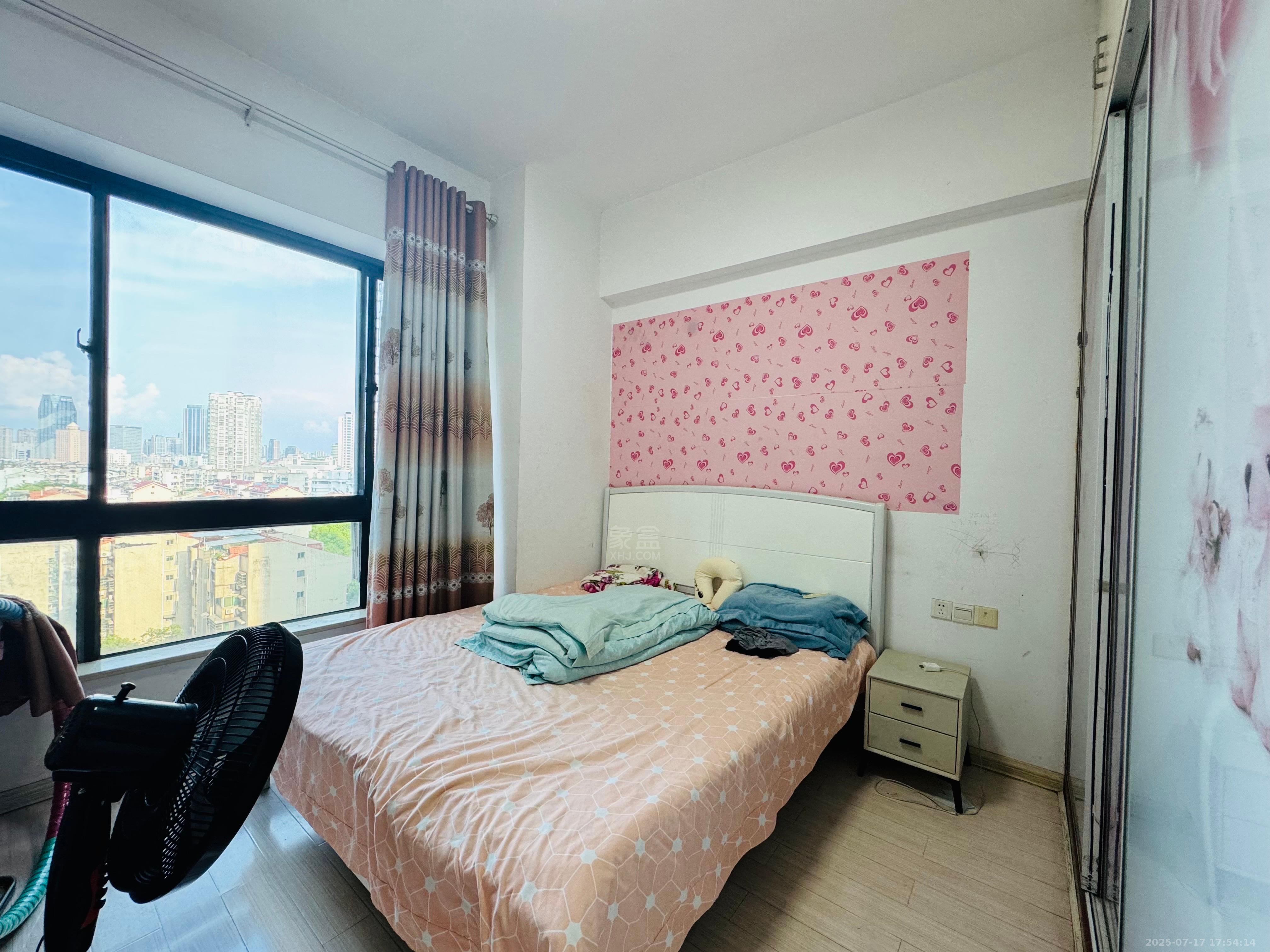 慈善大厦  1室1厅1卫    1100.0元/月 慈善大厦  1室1厅1卫    1100.0元/月室内图1