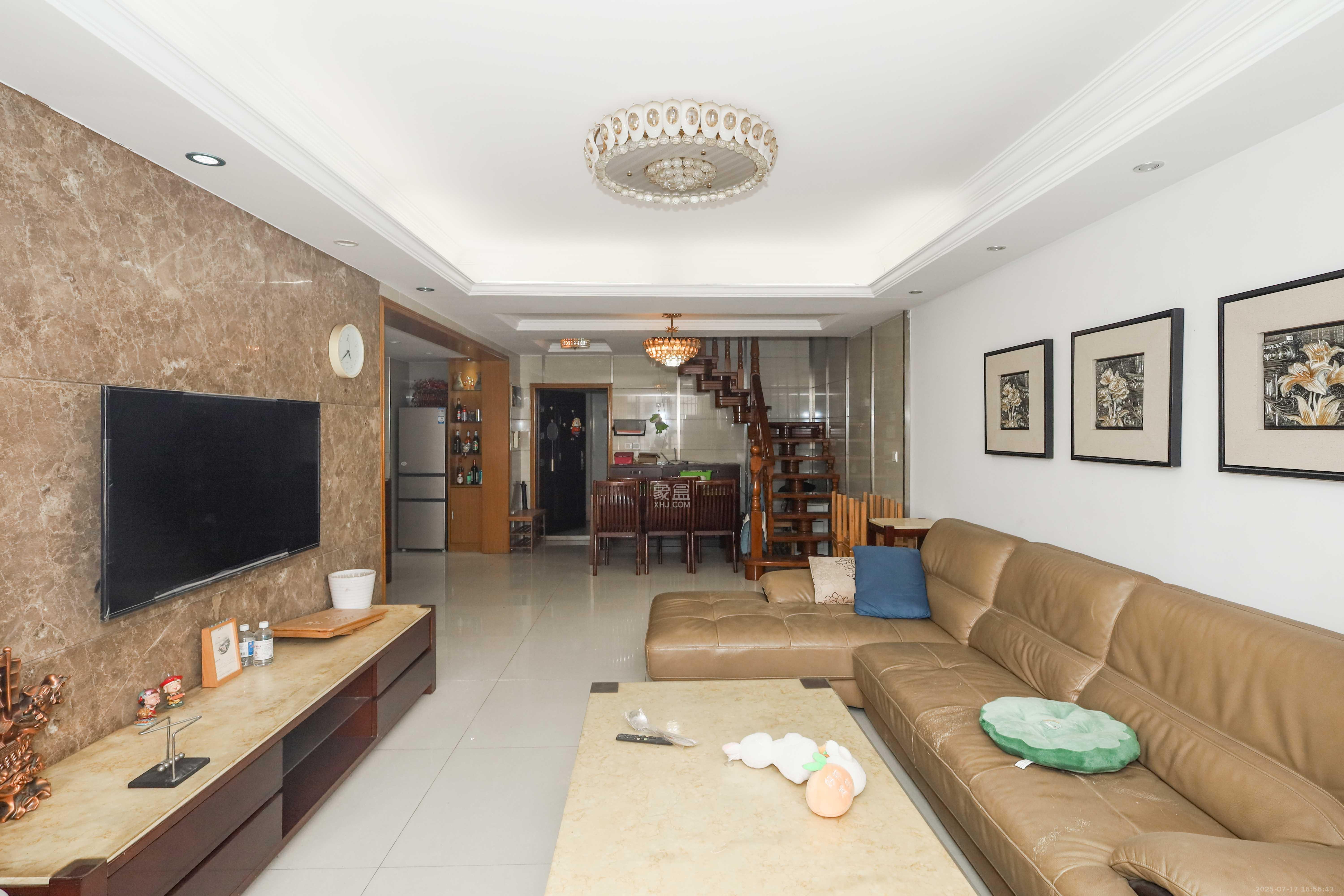 保利麓谷林语E区  4室2厅2卫    91.8万 保利麓谷林语E区  4室2厅2卫    91.8万客厅