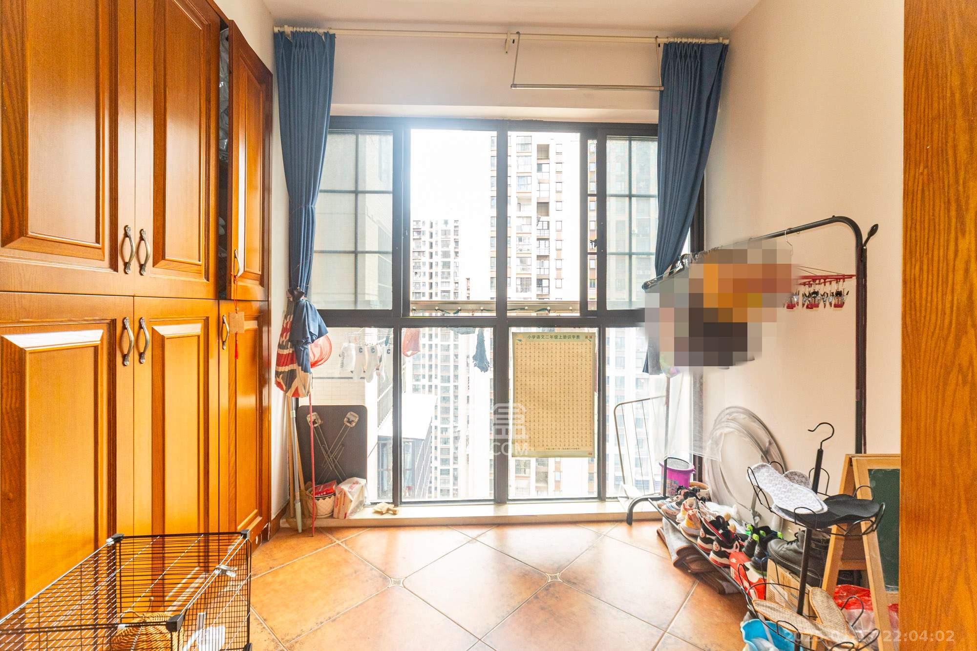 国泰九龙湾 4室2厅2卫 125.8万 国泰九龙湾 4室2厅2卫 125.8万阳台