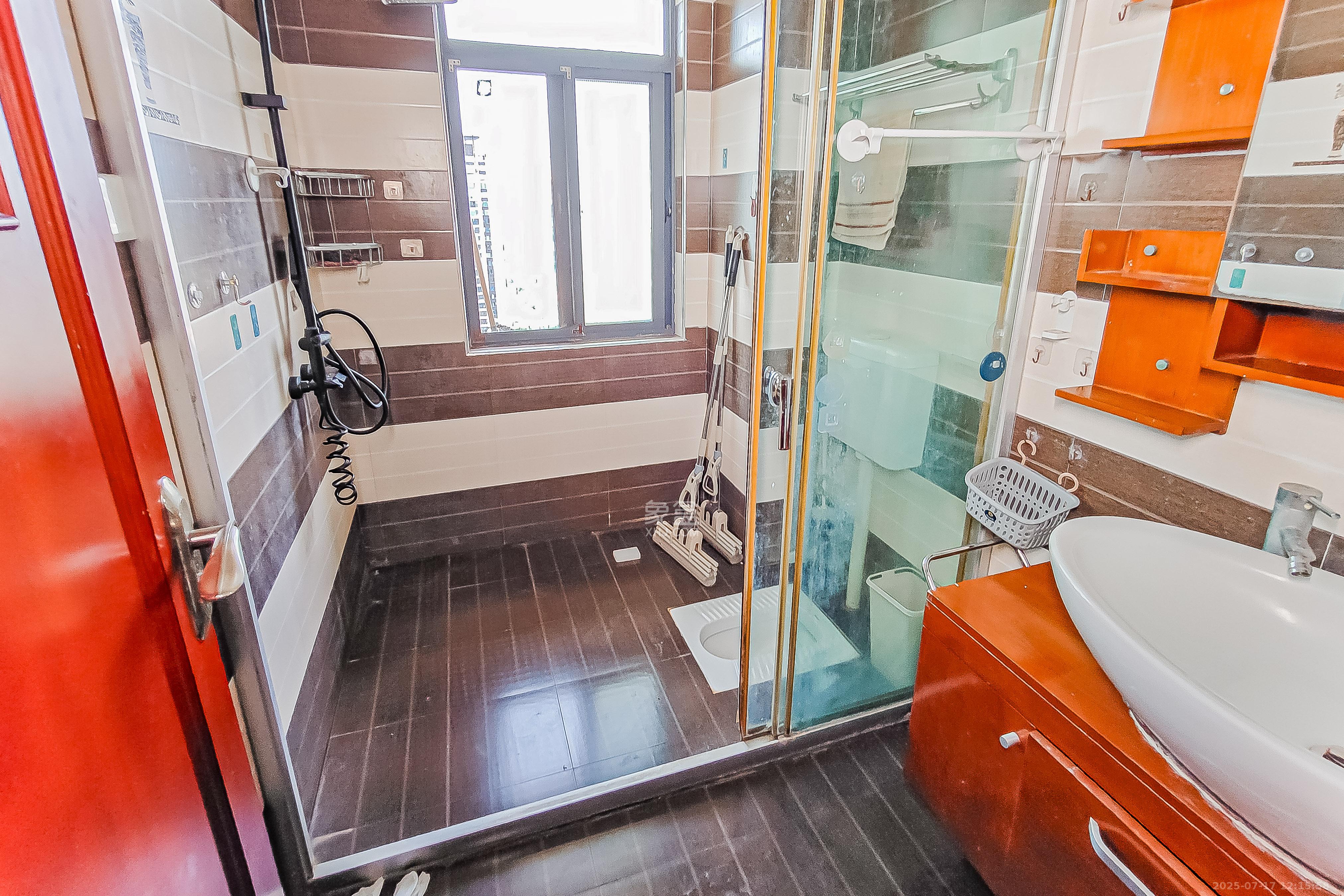 三万英尺 4室2厅2卫 148.0万 三万英尺 4室2厅2卫 148.0万卫生间