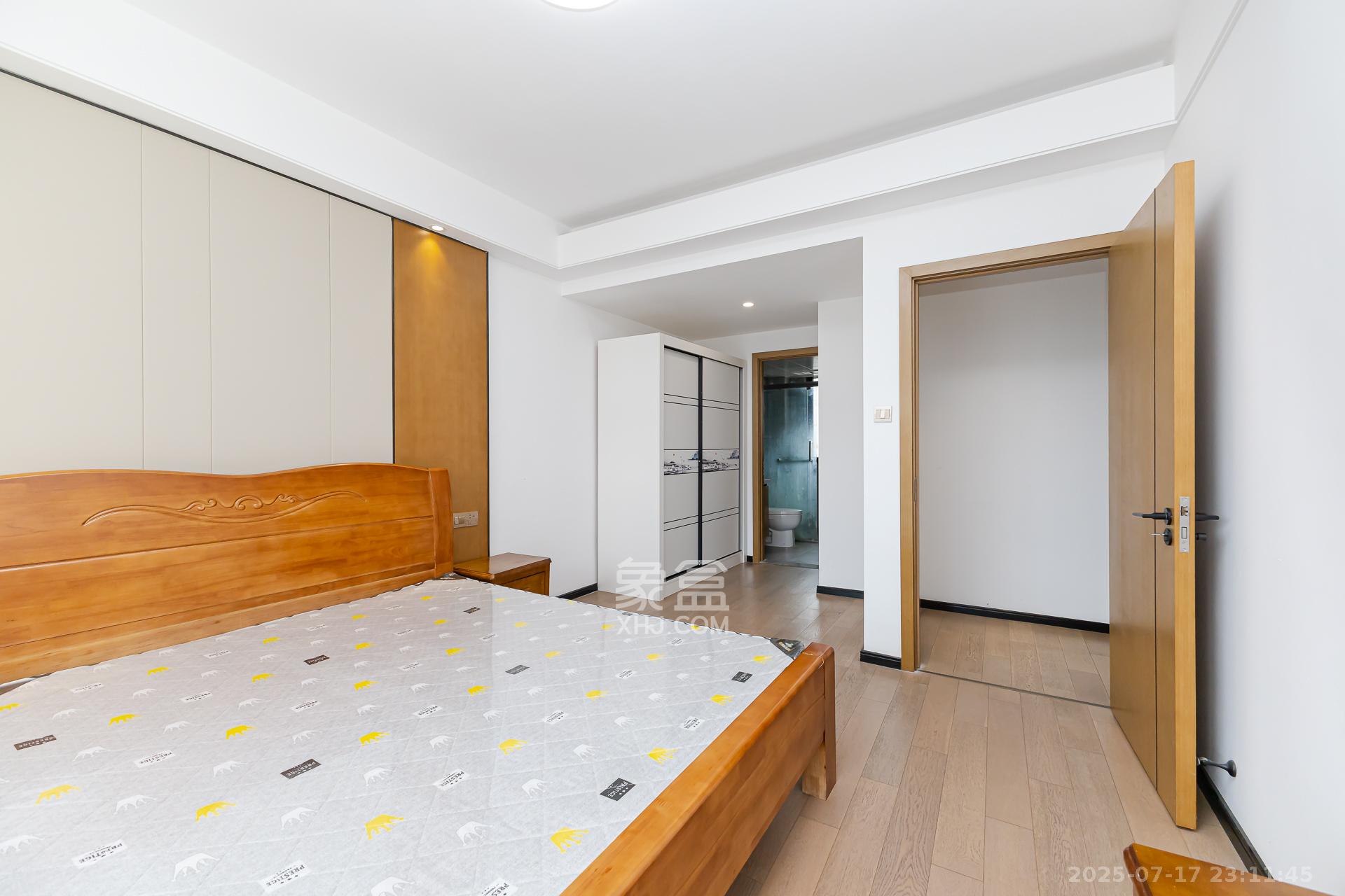 润和滨江府 3室2厅2卫 120.0万 润和滨江府 3室2厅2卫 120.0万卧室