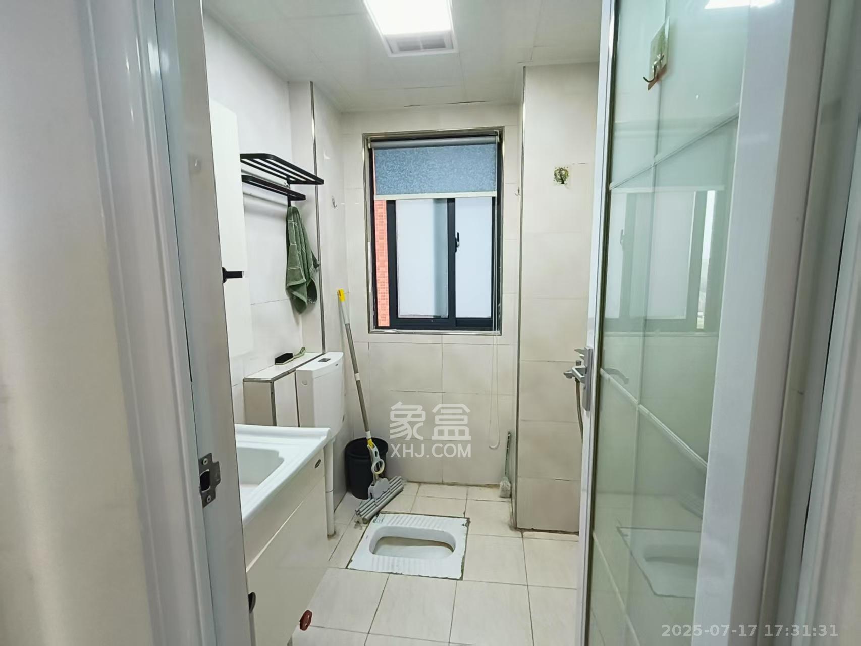 恒生碧水龙庭  2室2厅1卫   1800.00元/月室内图