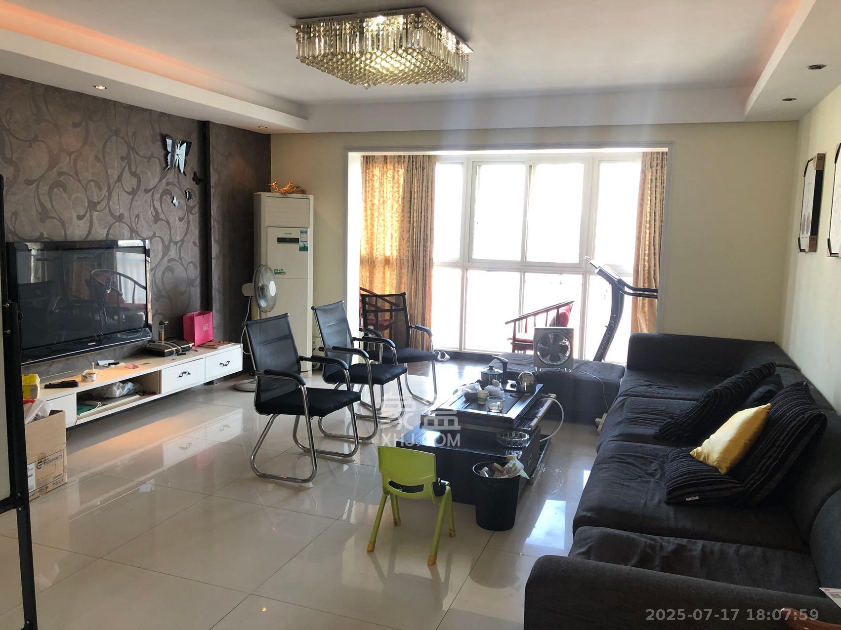 嘉盛华庭(一期、二期、三期) 3室2厅2卫 2700.0元/月 嘉盛华庭(一期、二期、三期) 3室2厅2卫 2700.0元/月室内图